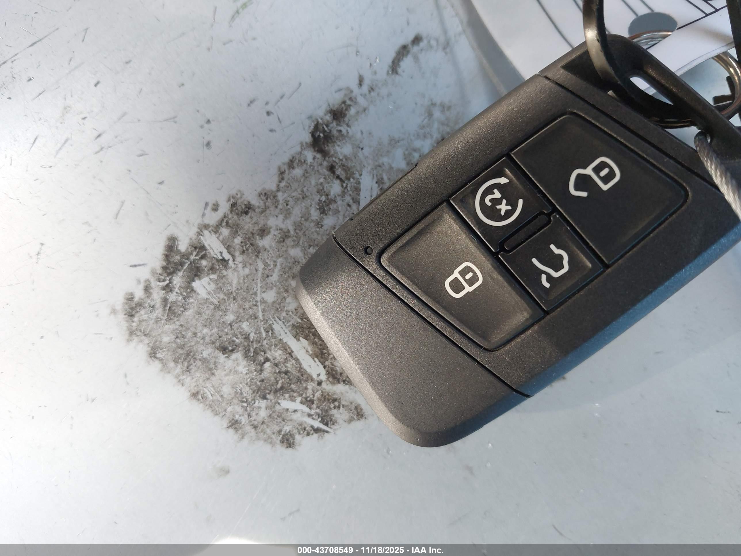 VOLKSWAGEN TAOS image 11