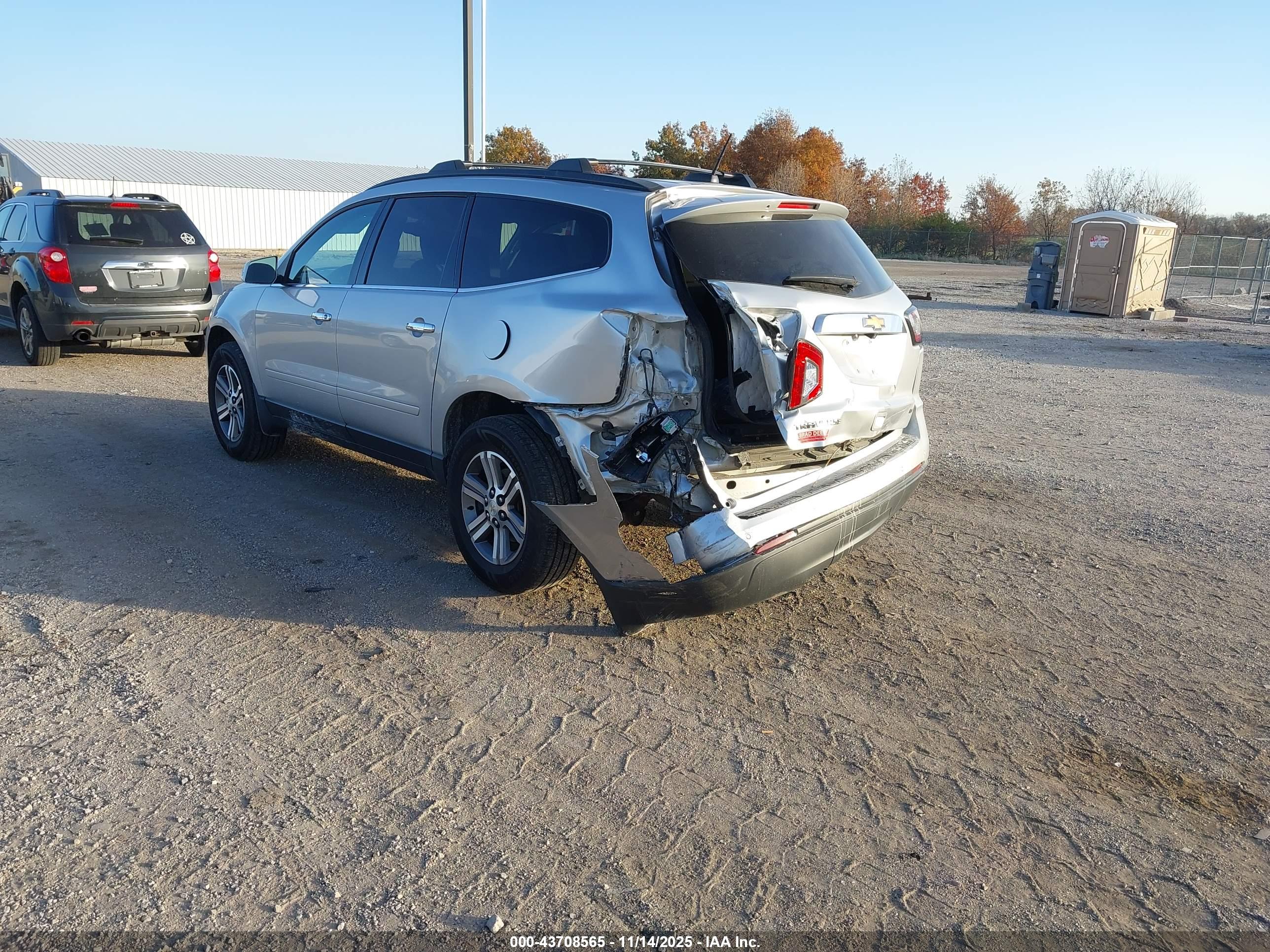 CHEVROLET TRAVERSE image 3
