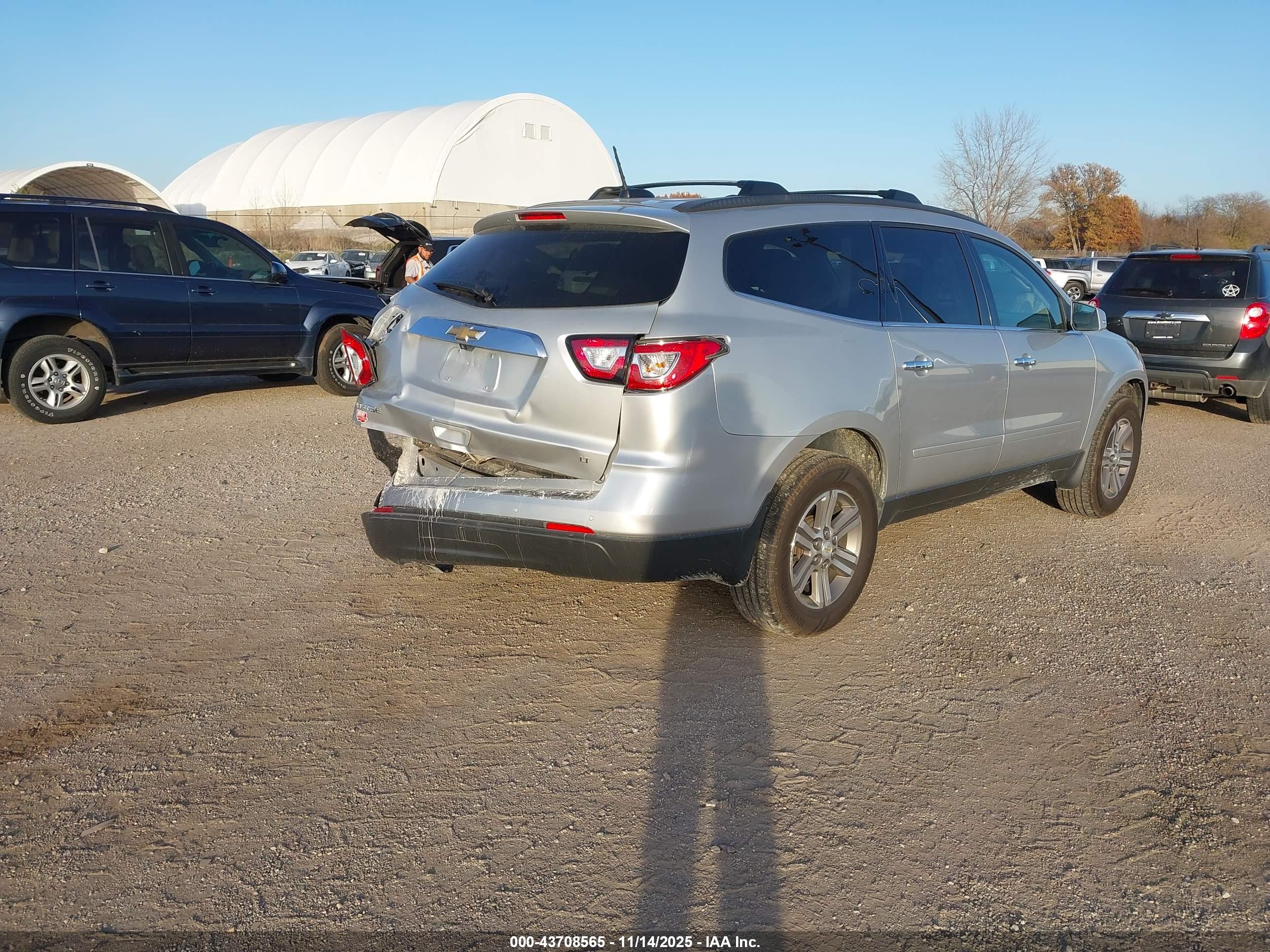 CHEVROLET TRAVERSE image 4