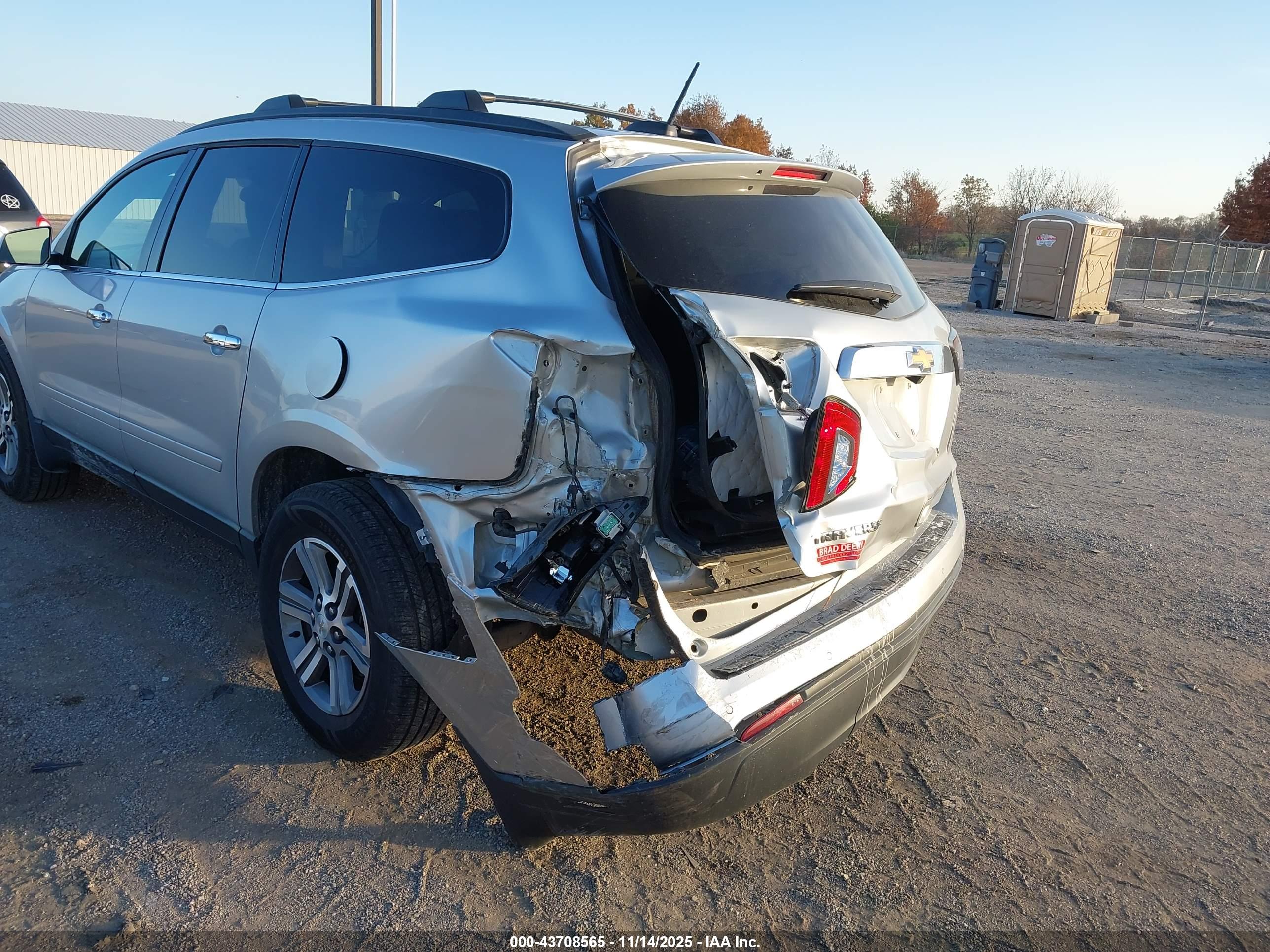 CHEVROLET TRAVERSE image 6