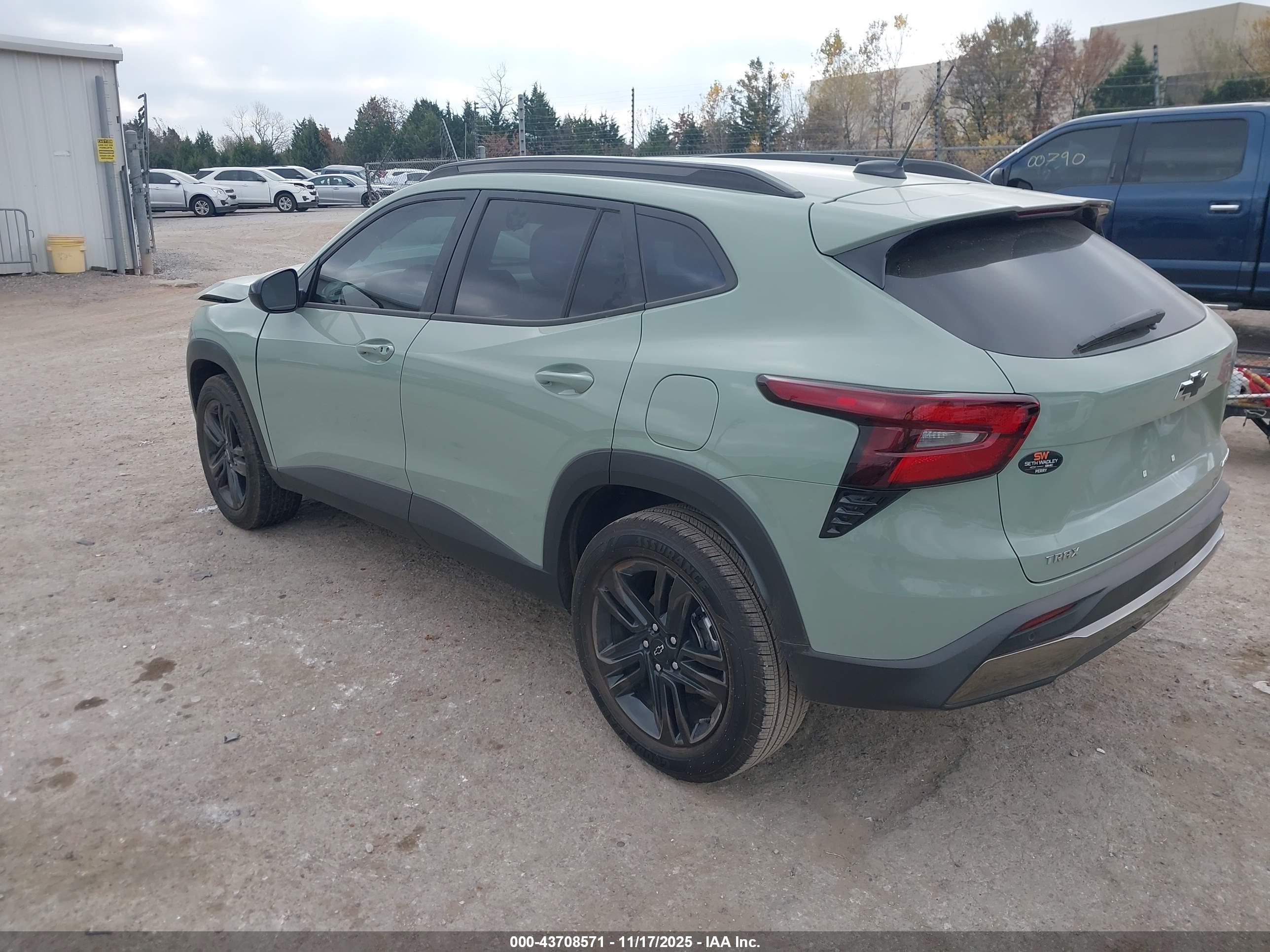 CHEVROLET TRAX image 3