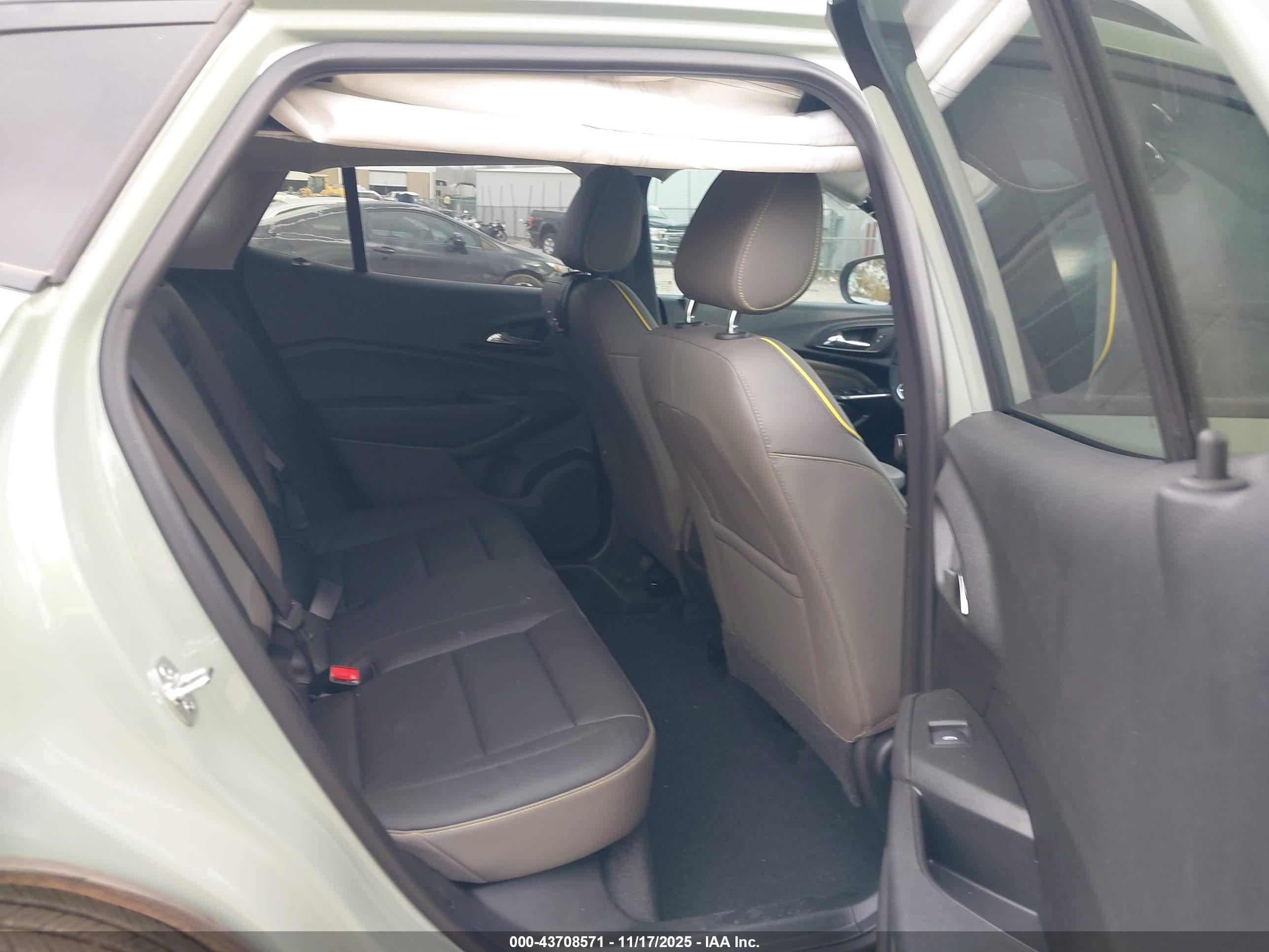 CHEVROLET TRAX image 8