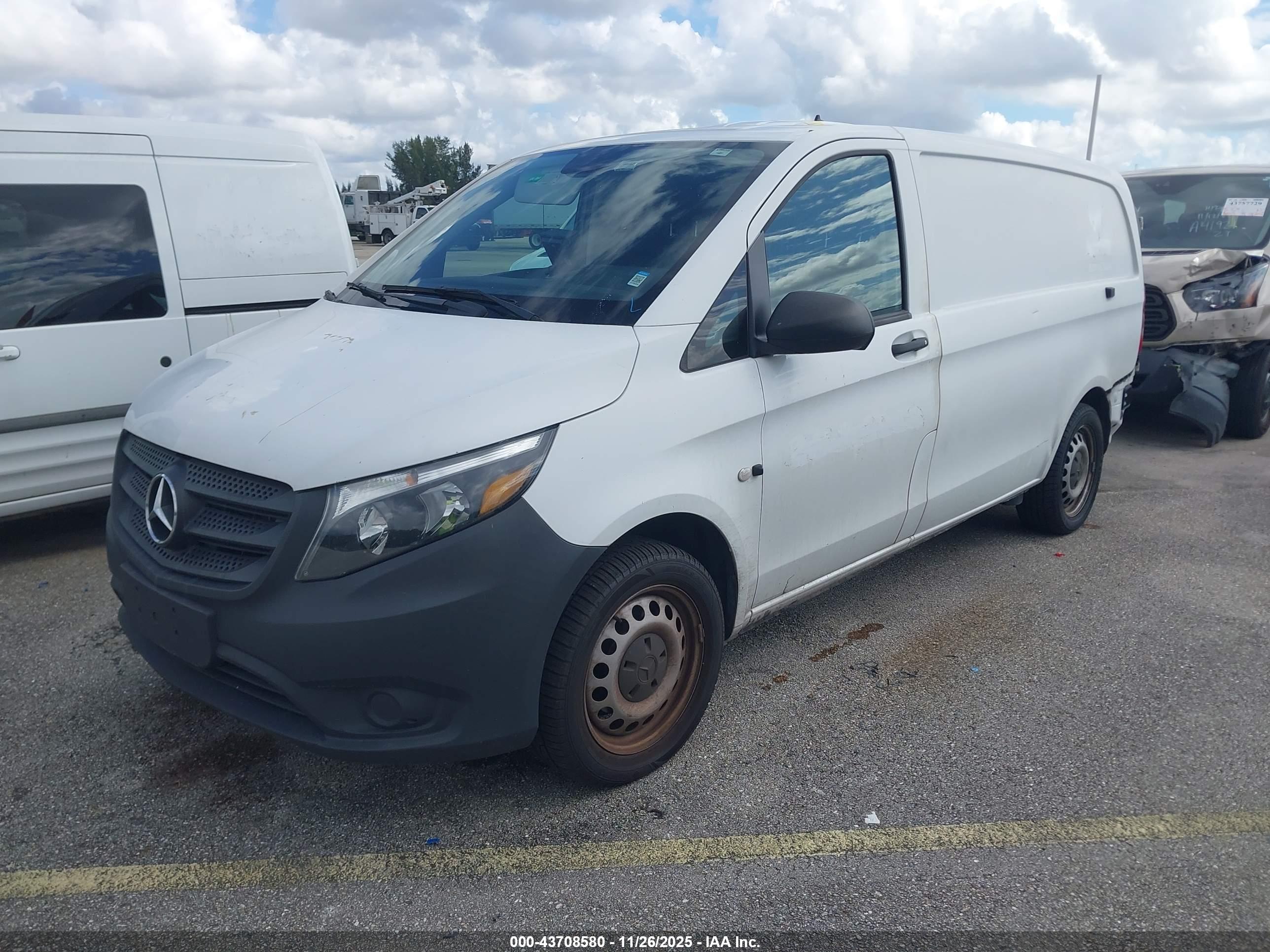MERCEDES-BENZ METRIS image 2