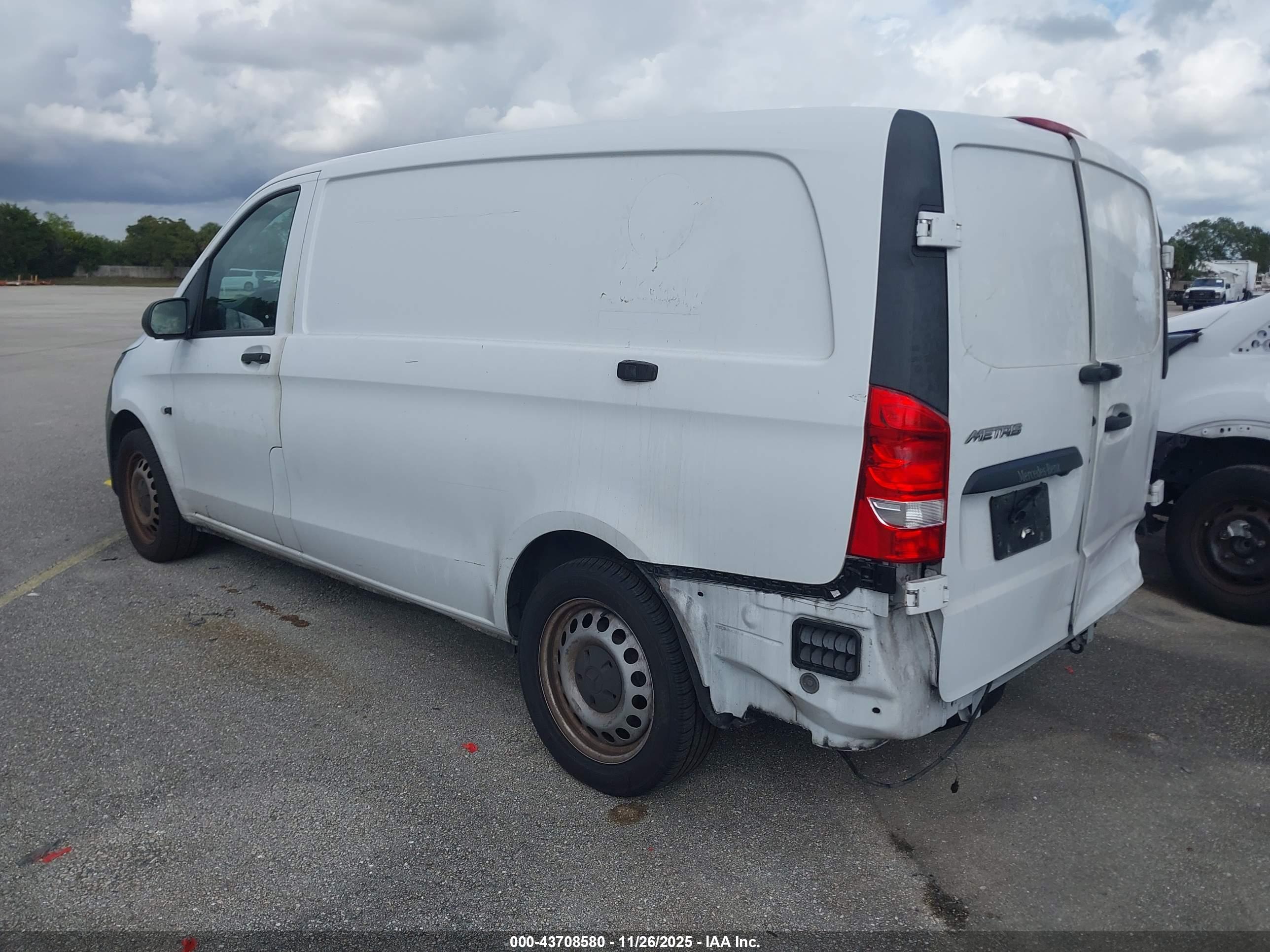 MERCEDES-BENZ METRIS image 3