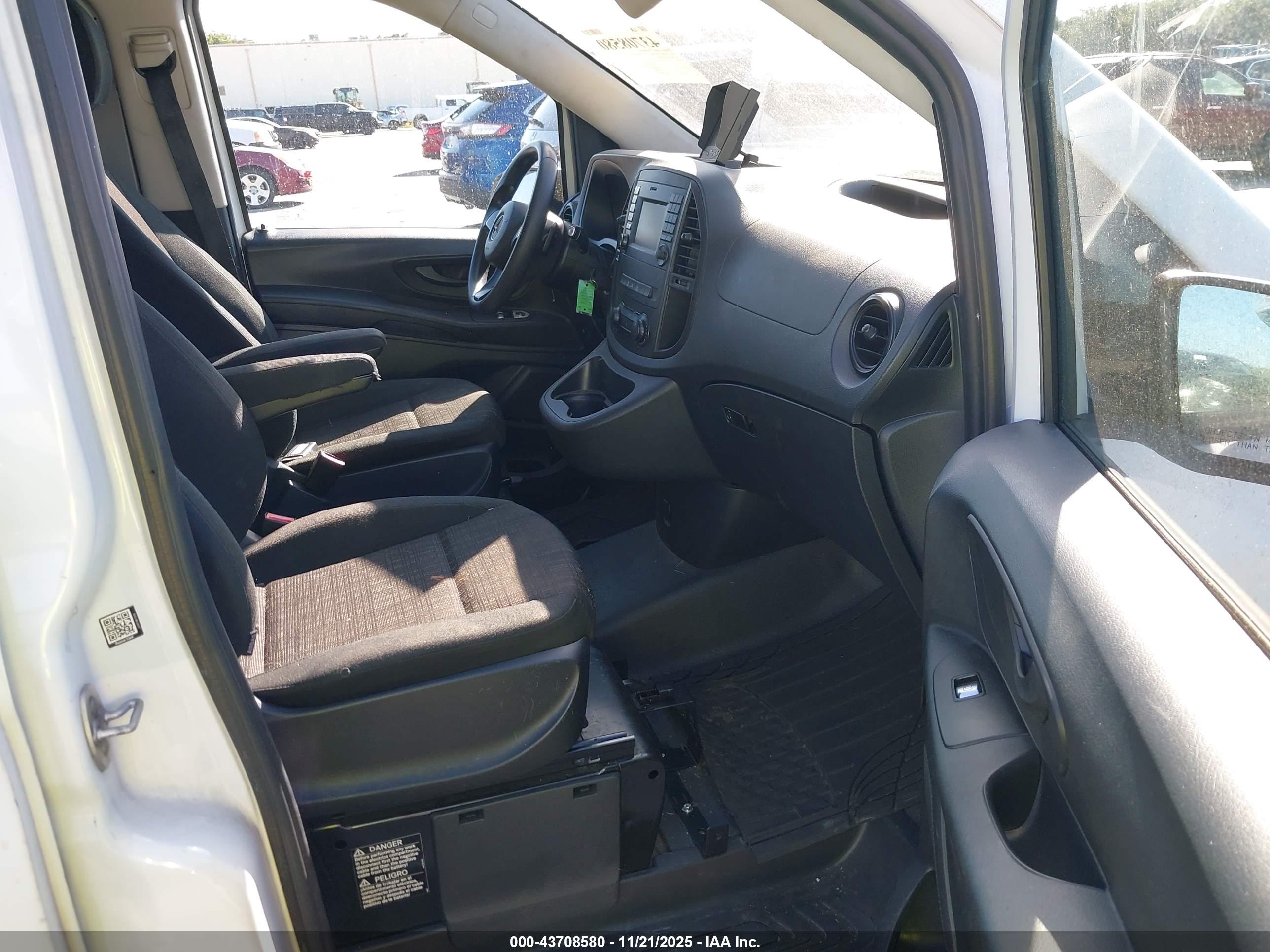 MERCEDES-BENZ METRIS image 5