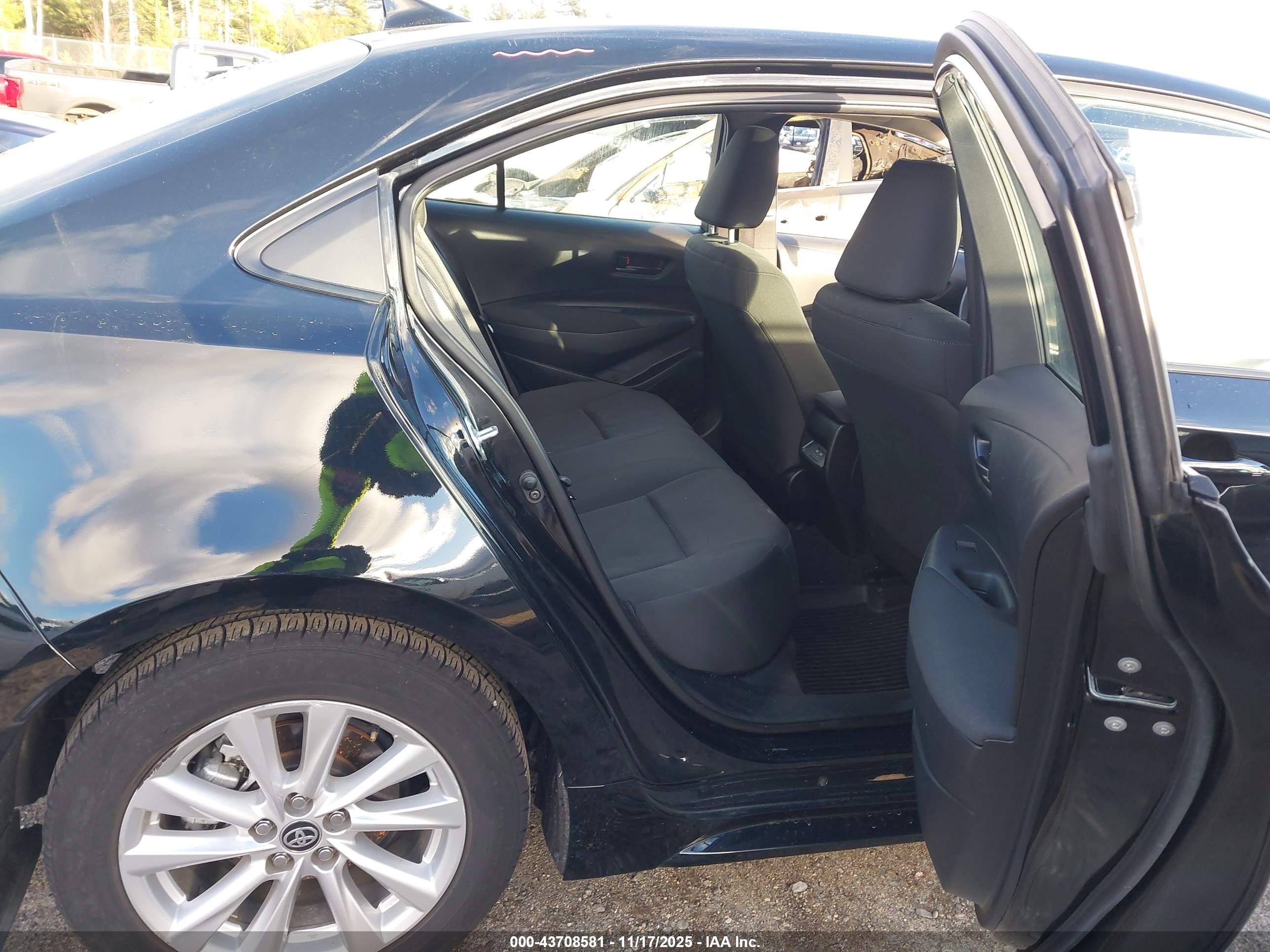 TOYOTA COROLLA image 8