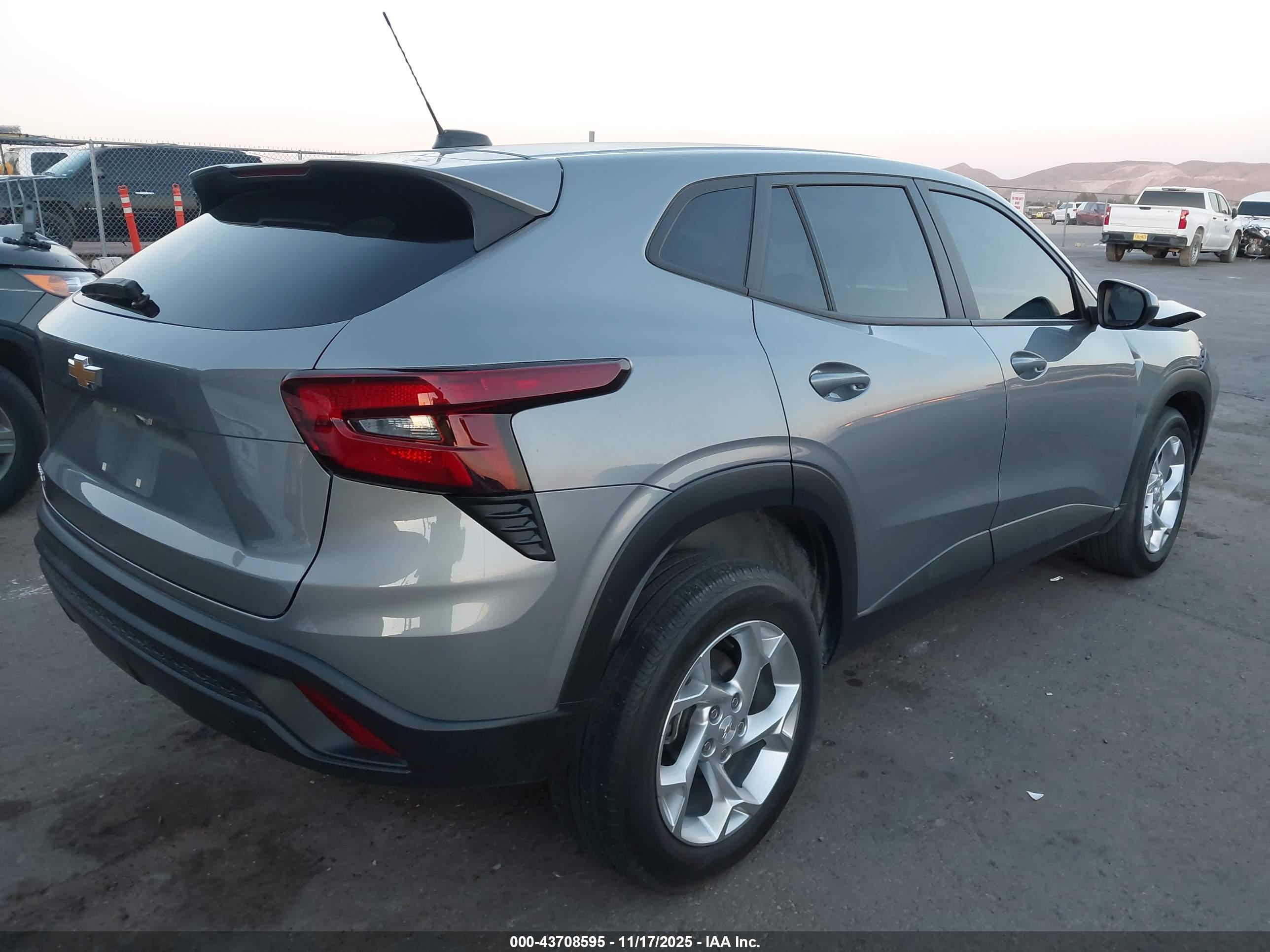 CHEVROLET TRAX image 4