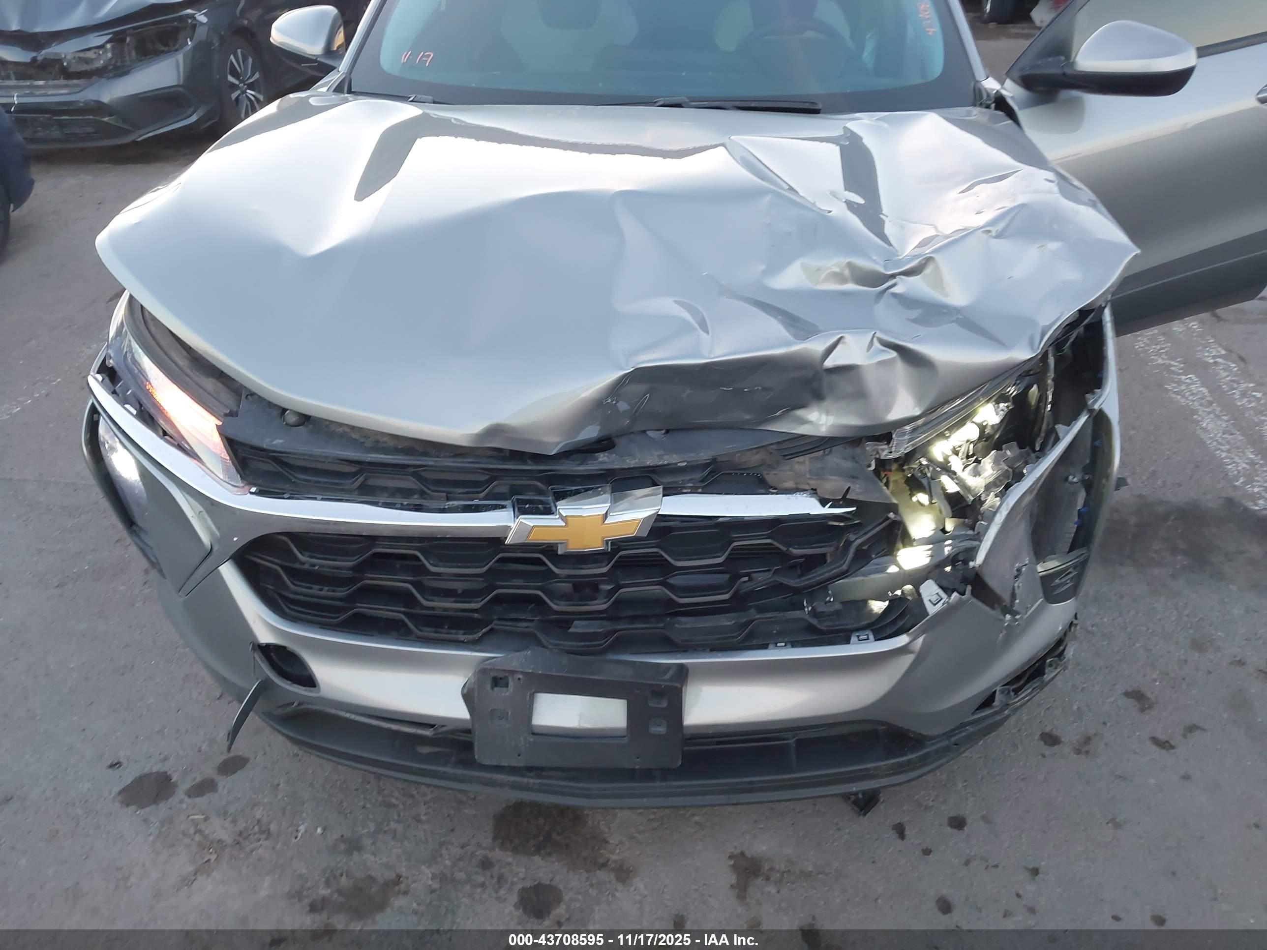 CHEVROLET TRAX image 6