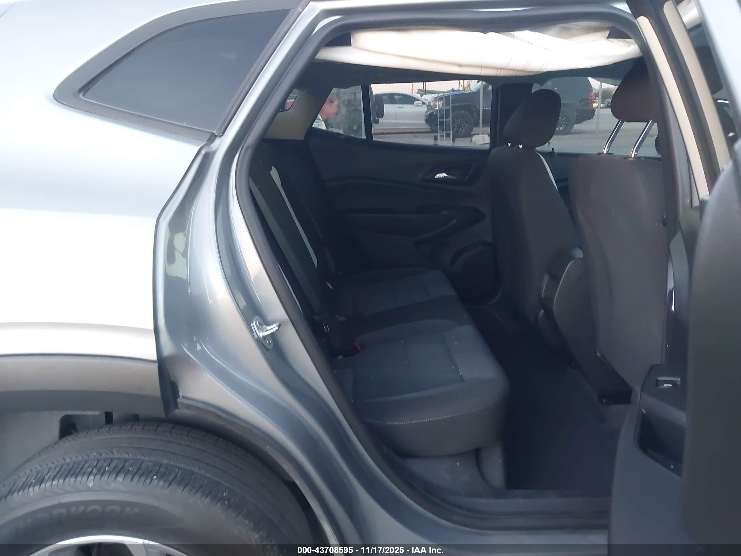CHEVROLET TRAX image 8