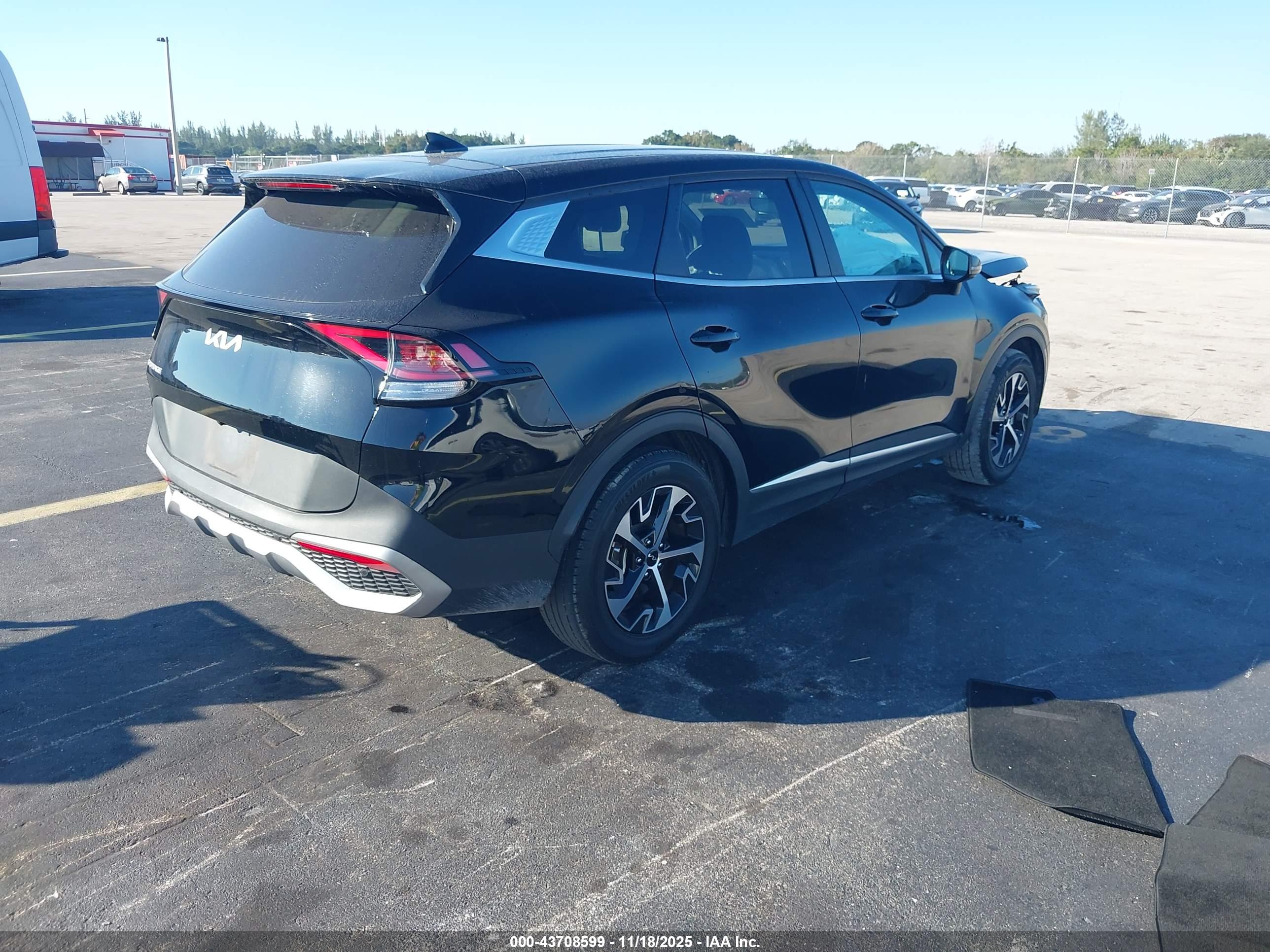 KIA SPORTAGE image 4
