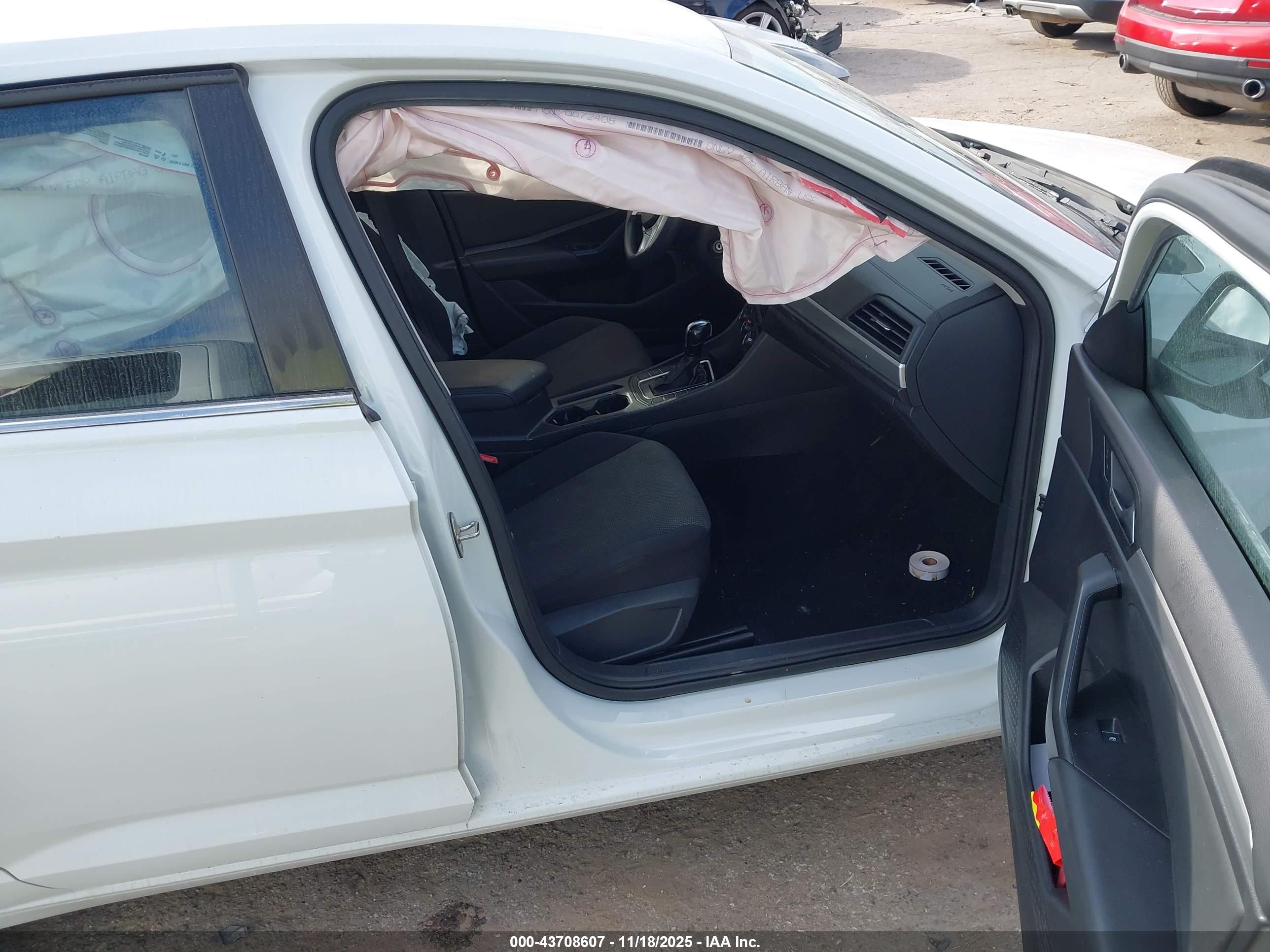 VOLKSWAGEN JETTA image 5