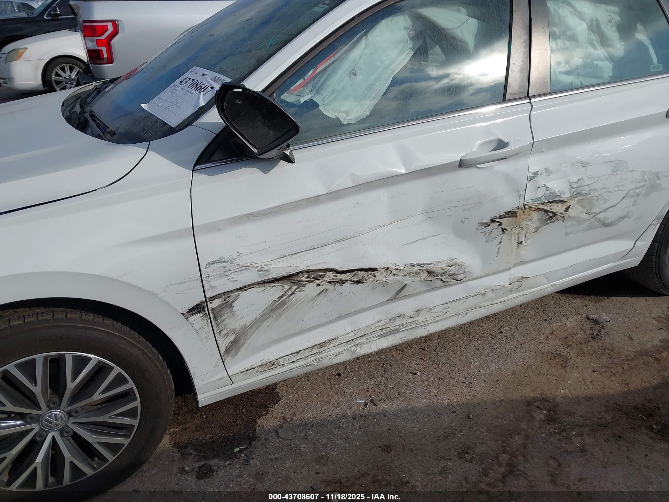 VOLKSWAGEN JETTA image 6