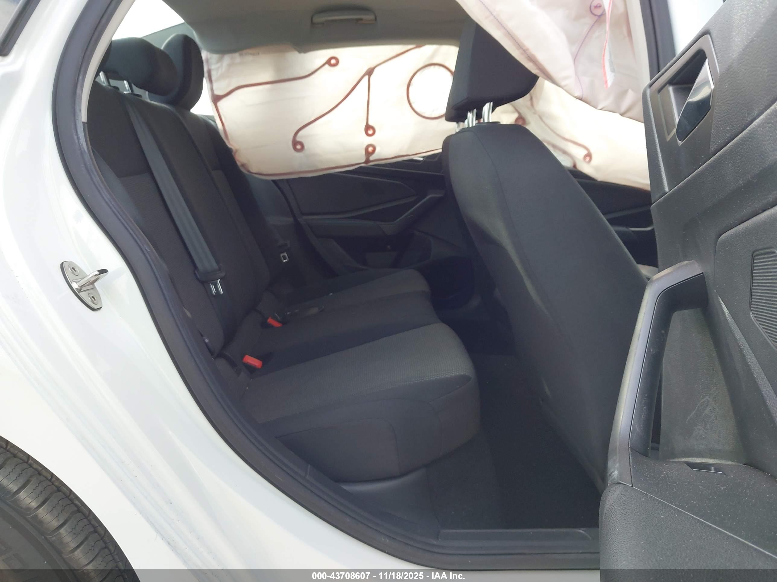 VOLKSWAGEN JETTA image 8
