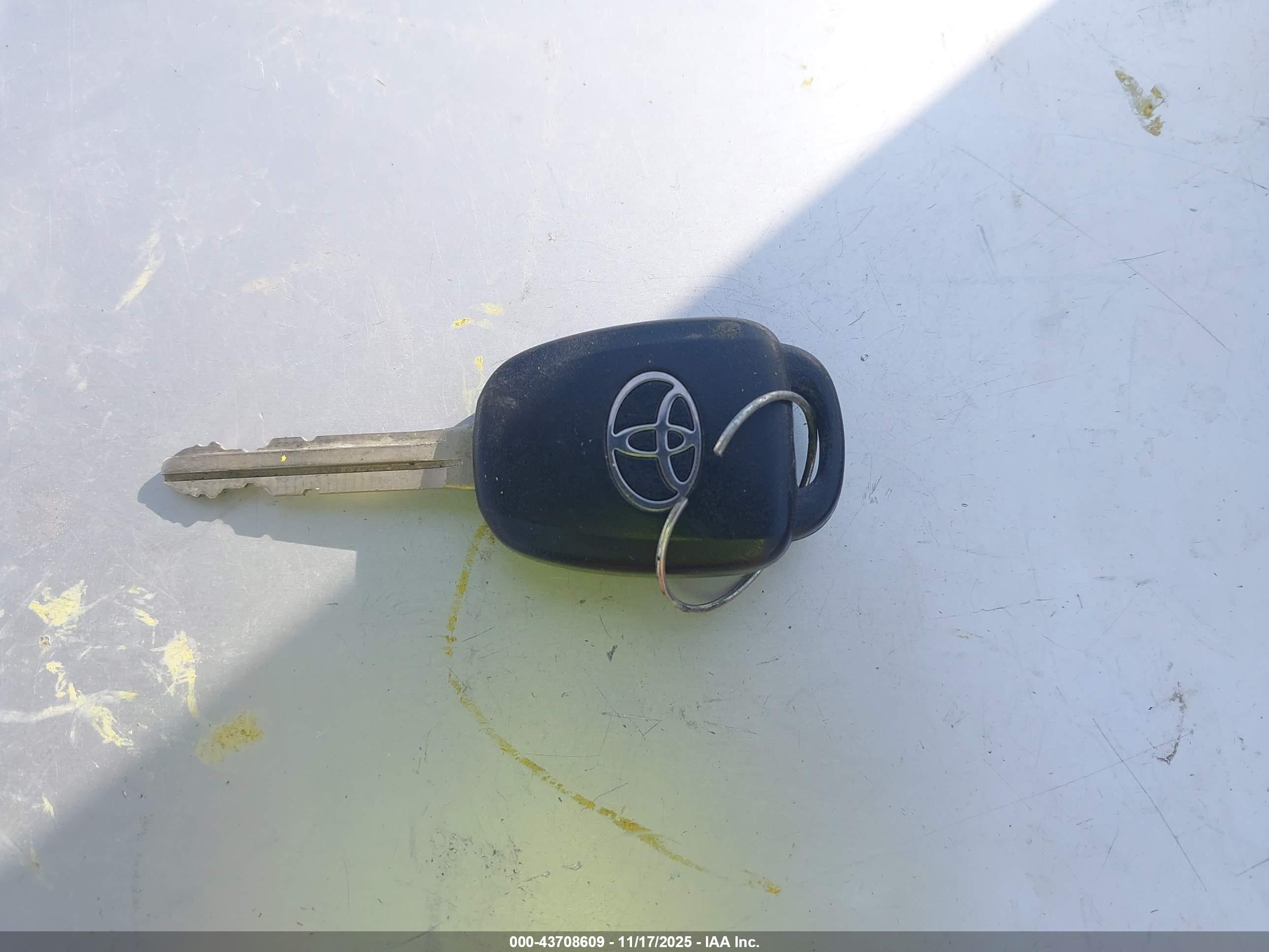 TOYOTA RAV4 image 11