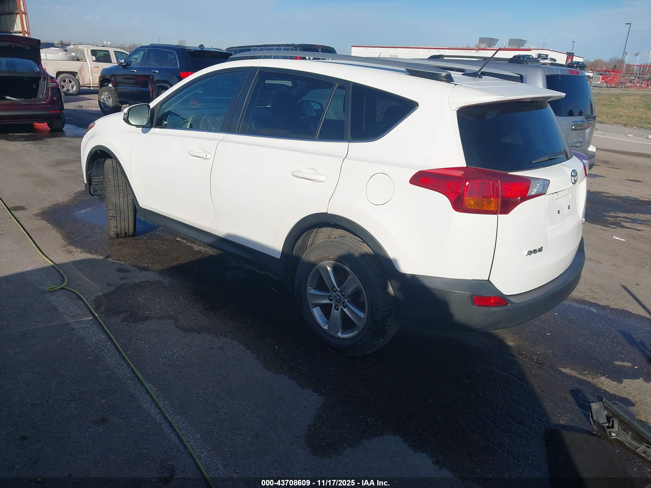 TOYOTA RAV4 image 3
