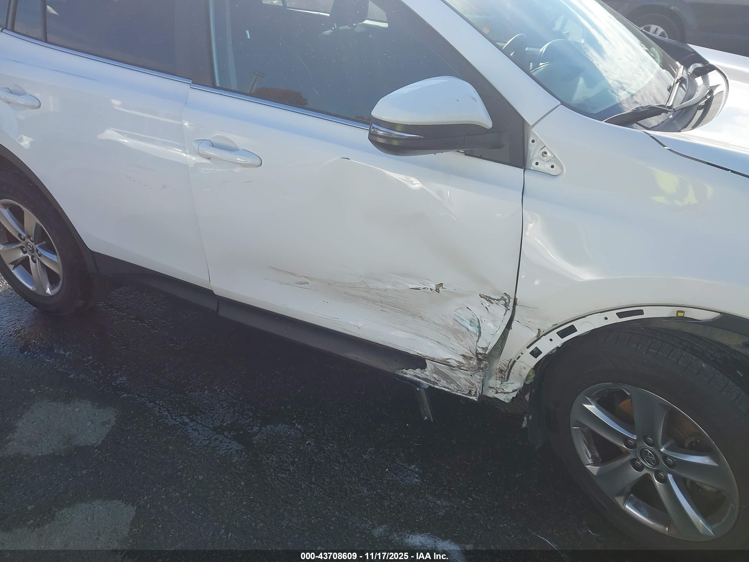 TOYOTA RAV4 image 6