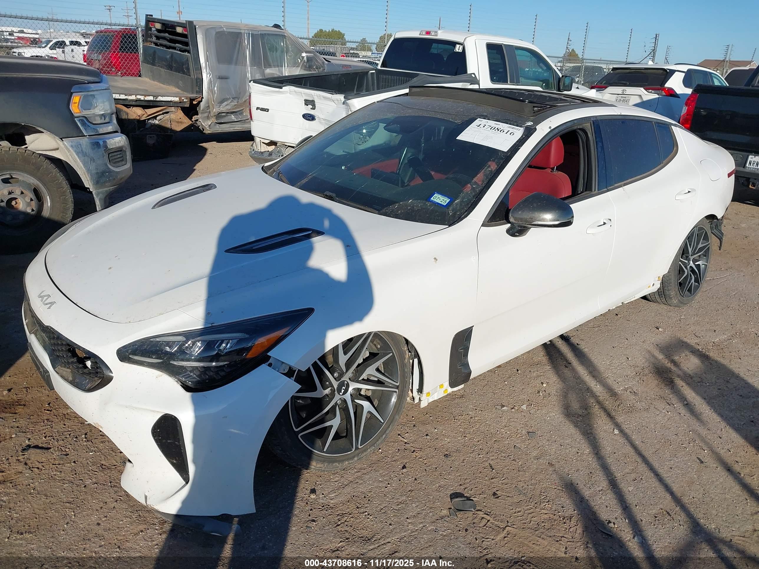 KIA STINGER image 2