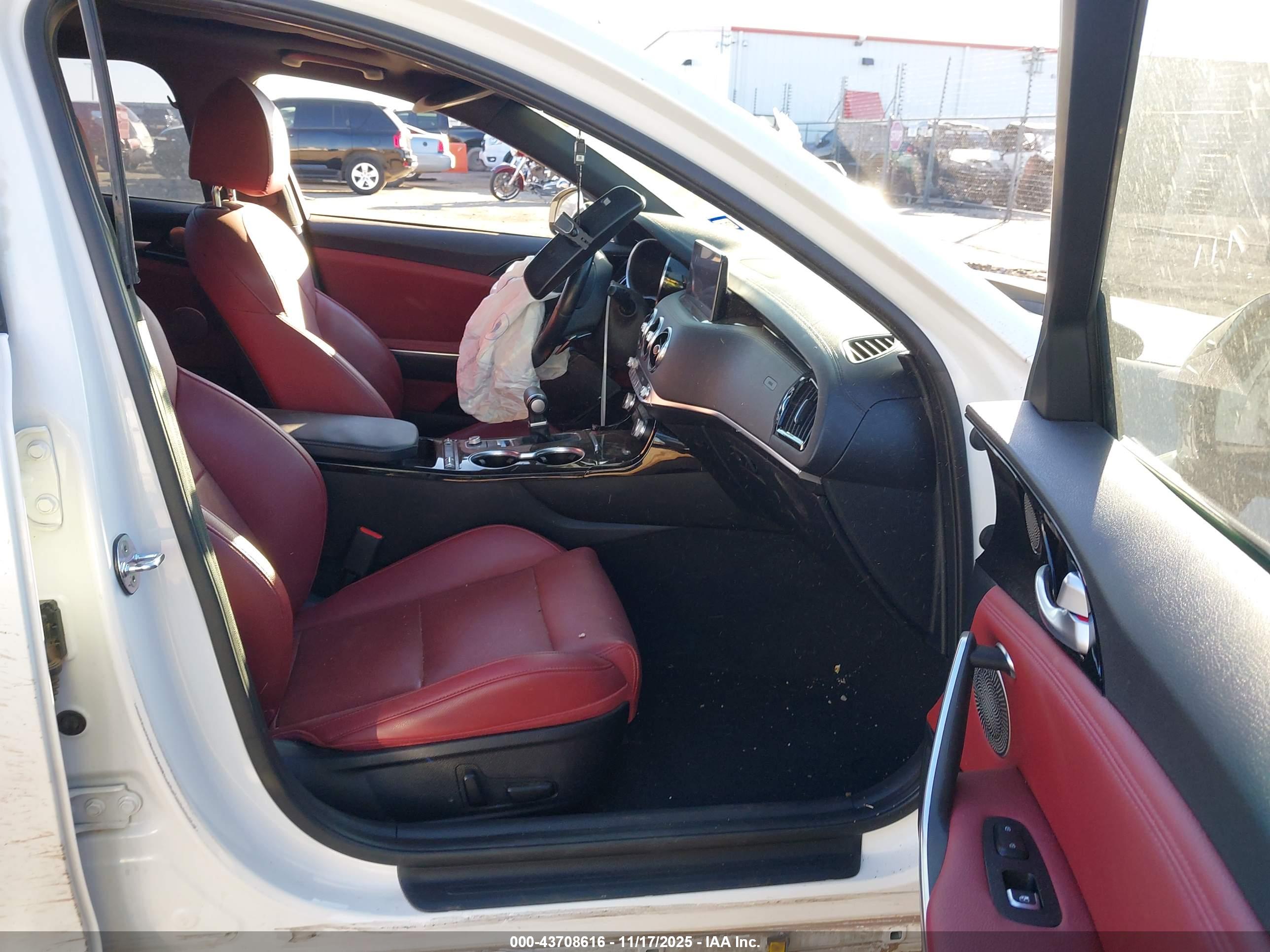 KIA STINGER image 5