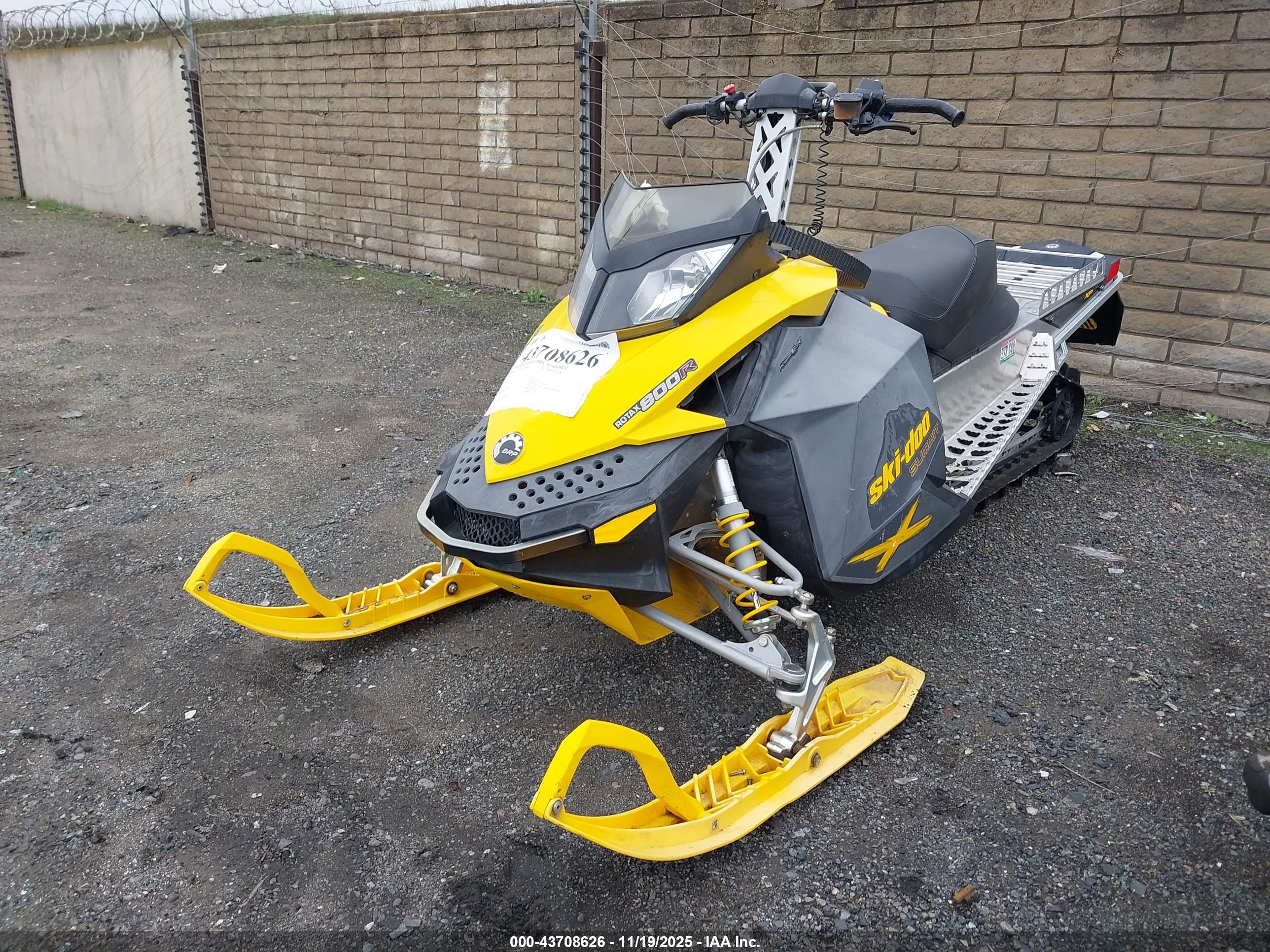 SKI-DOO SUMMIT image 2