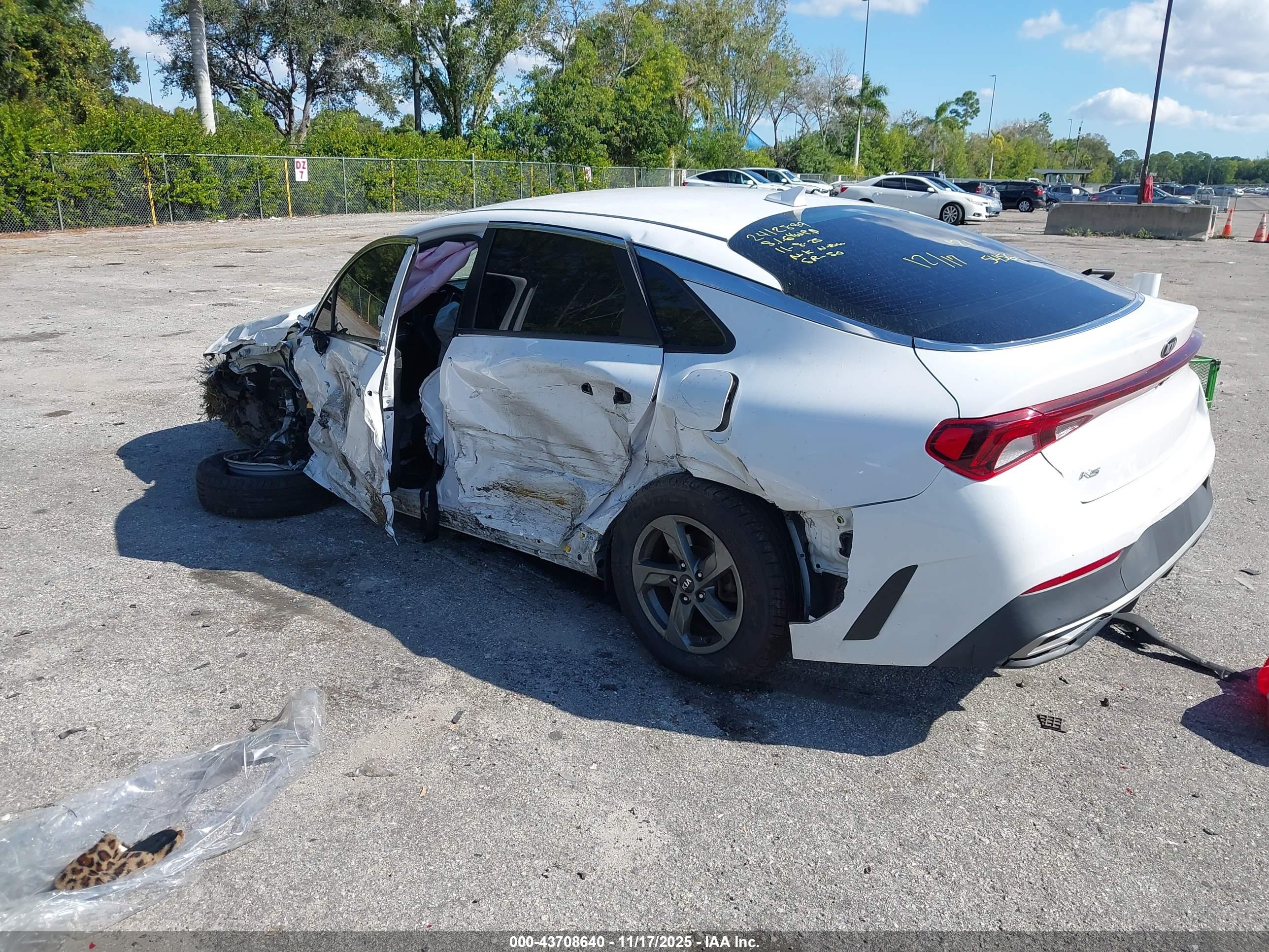 KIA K5 image 3