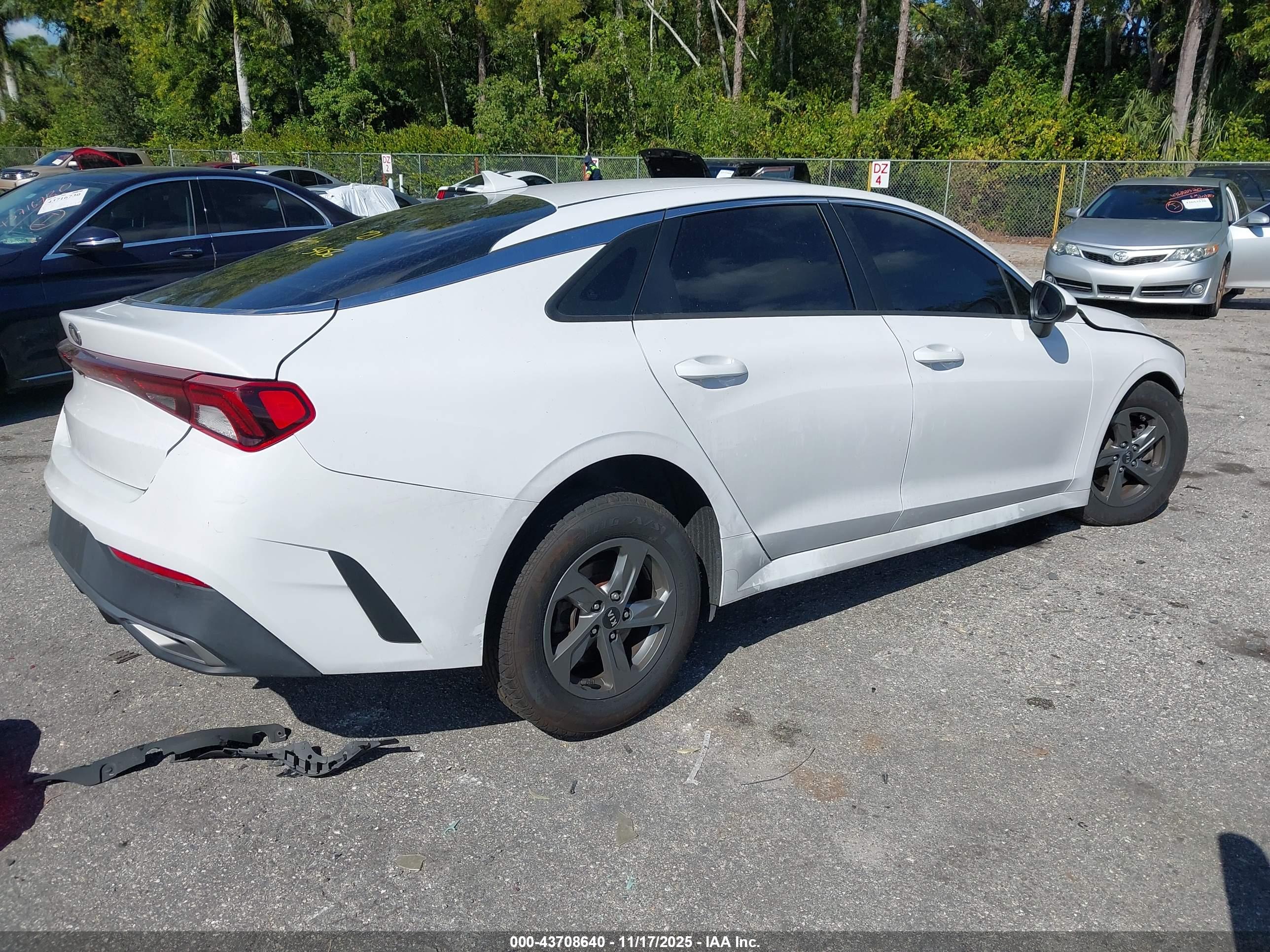 KIA K5 image 4