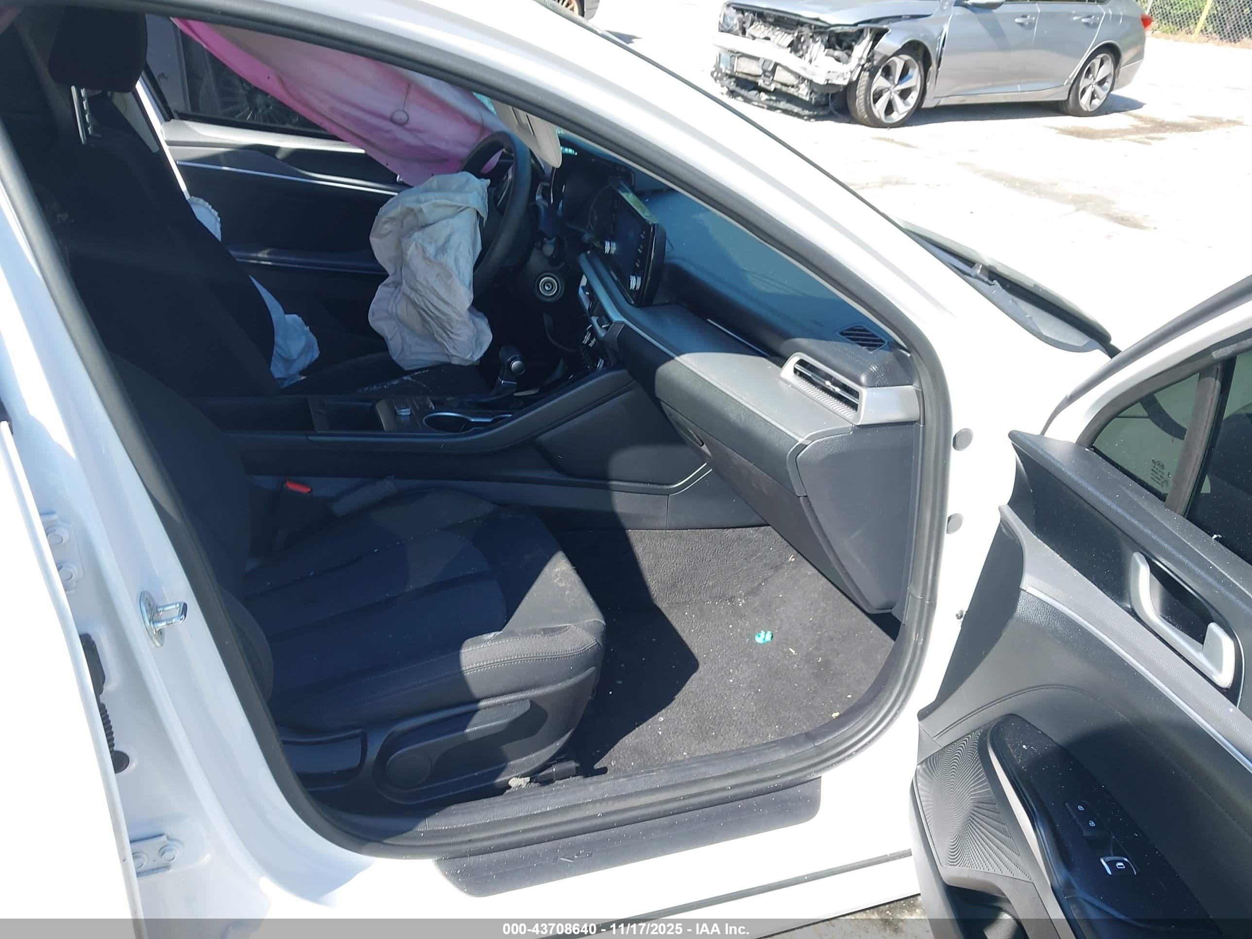 KIA K5 image 5