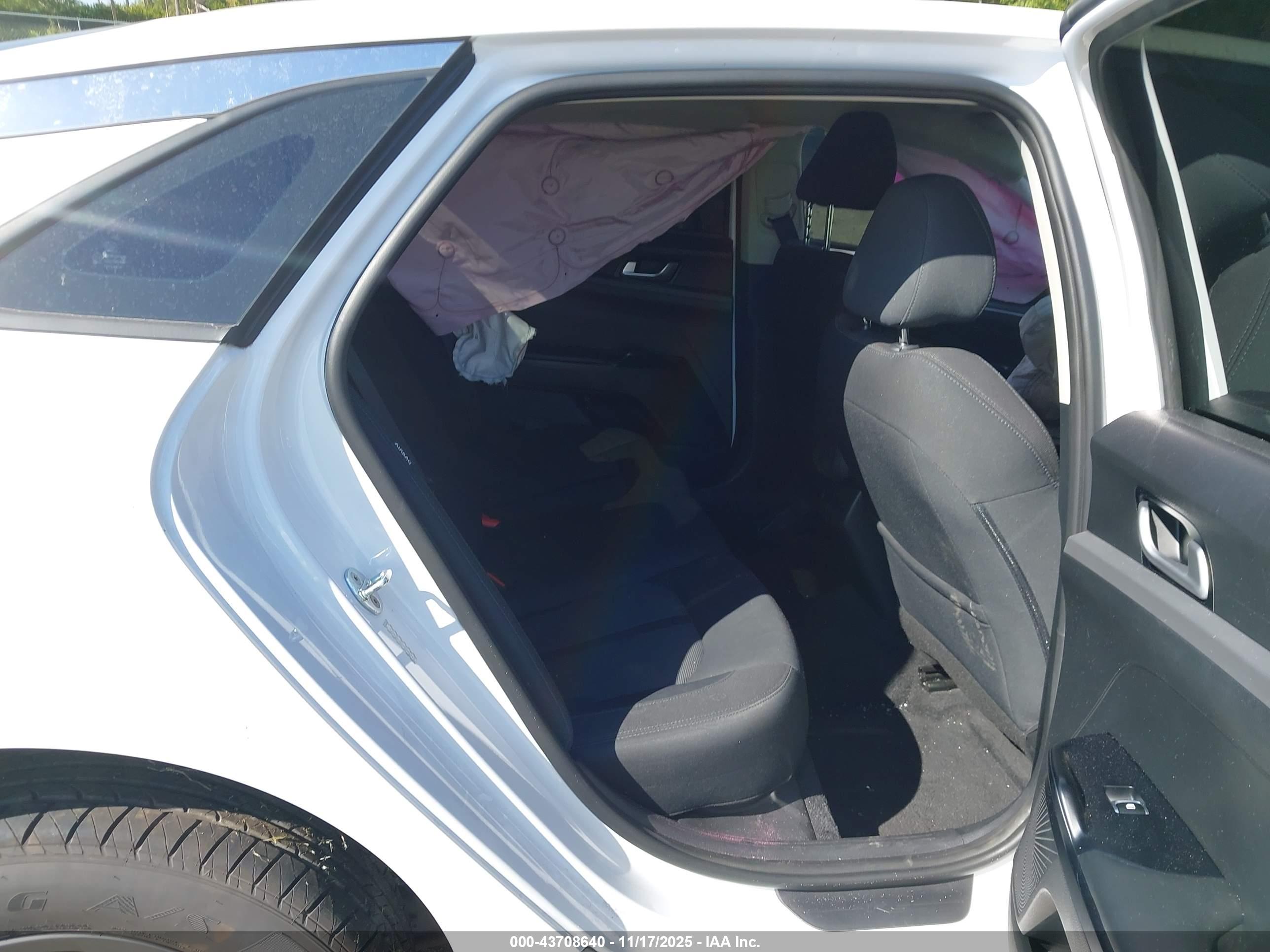 KIA K5 image 8