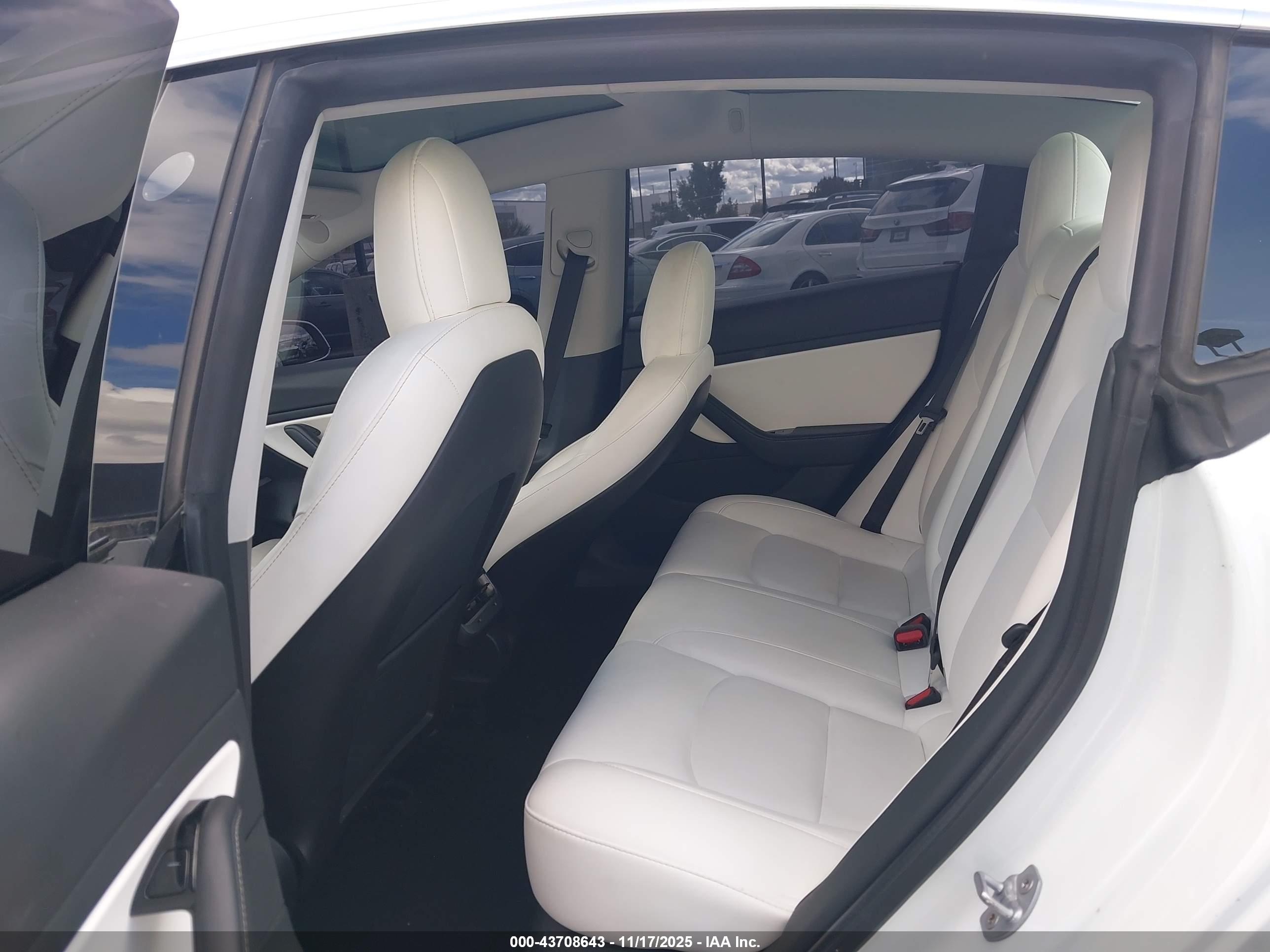 TESLA MODEL image 8