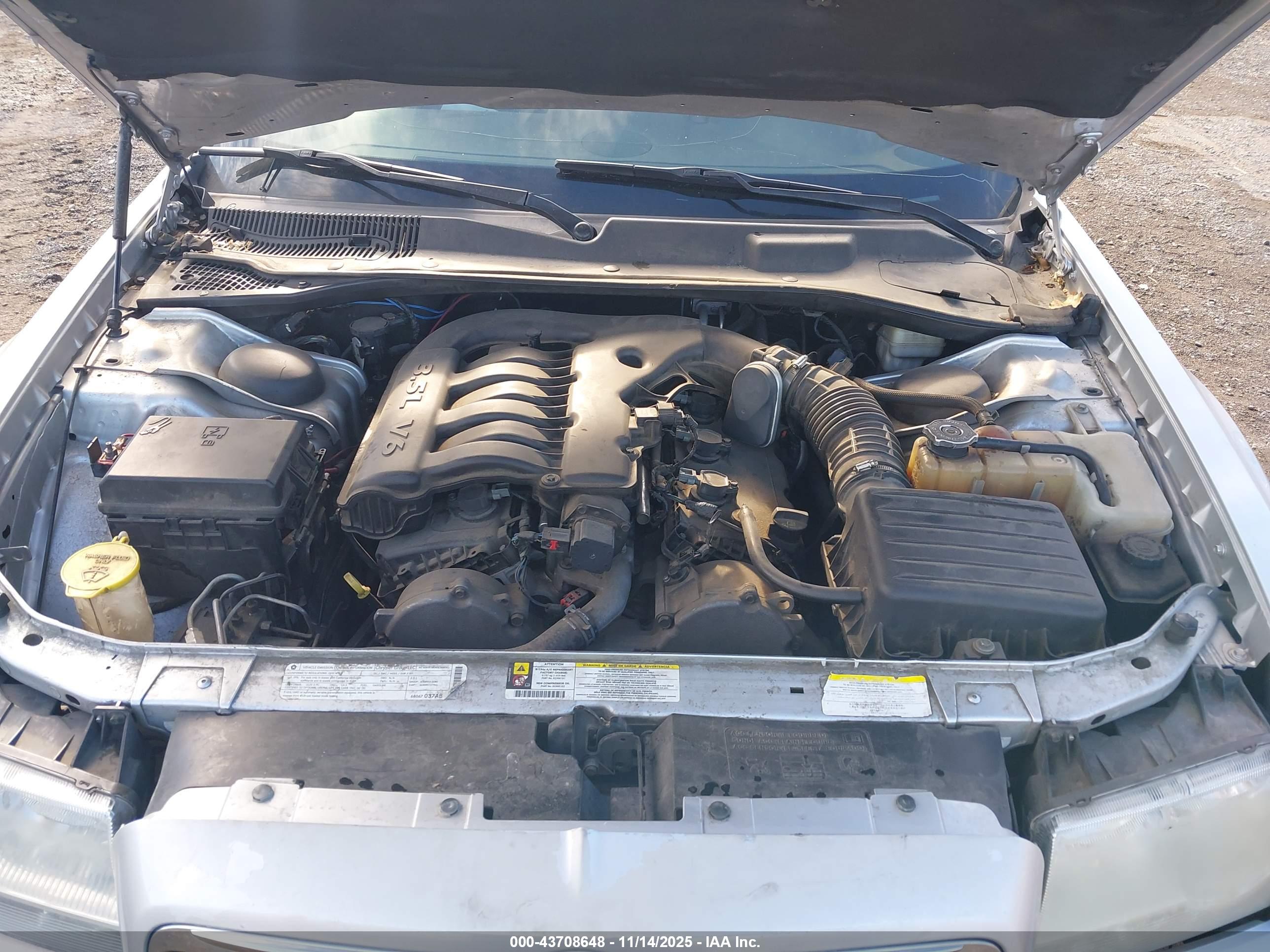 CHRYSLER 300 image 10