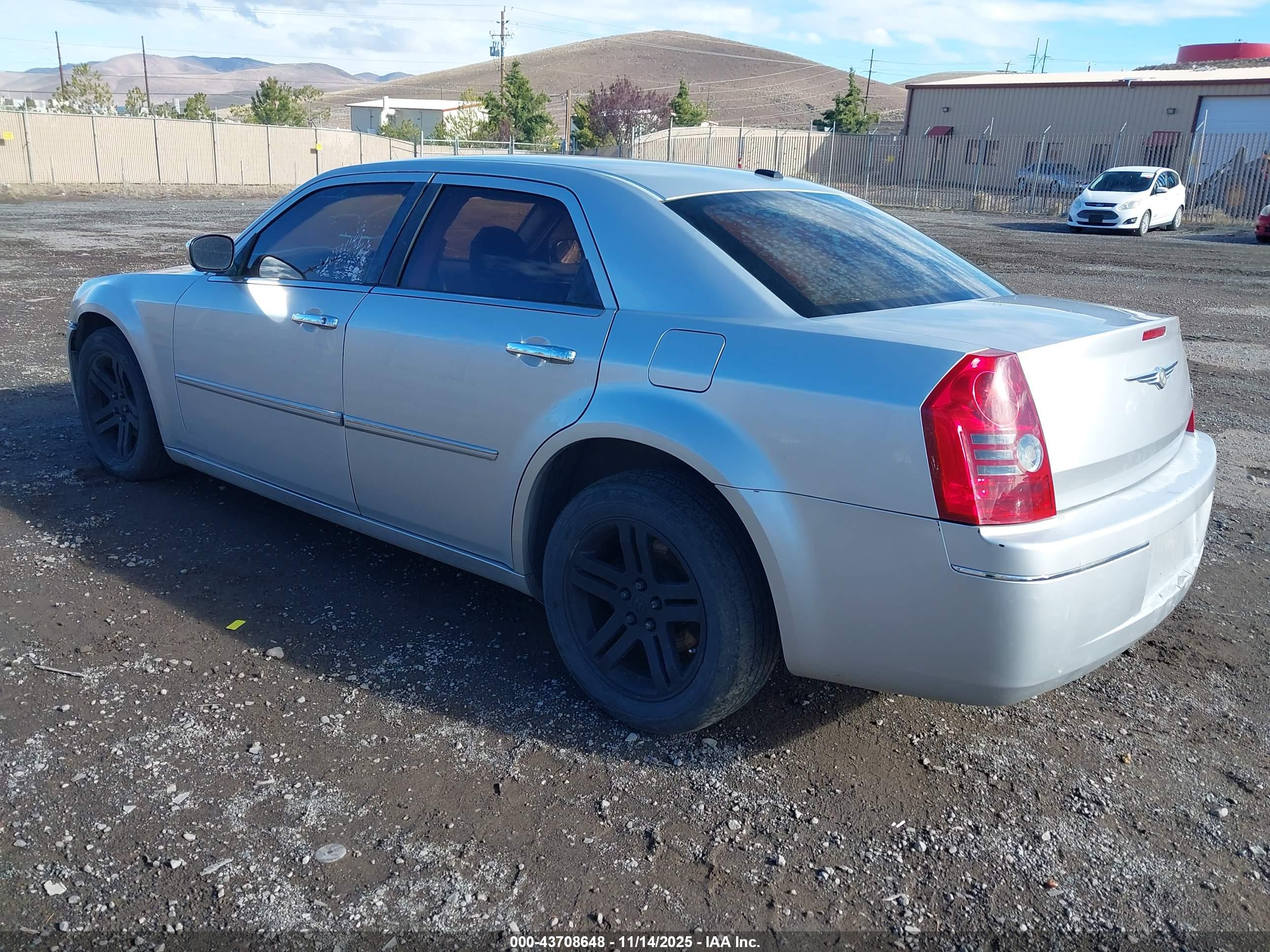 CHRYSLER 300 image 3