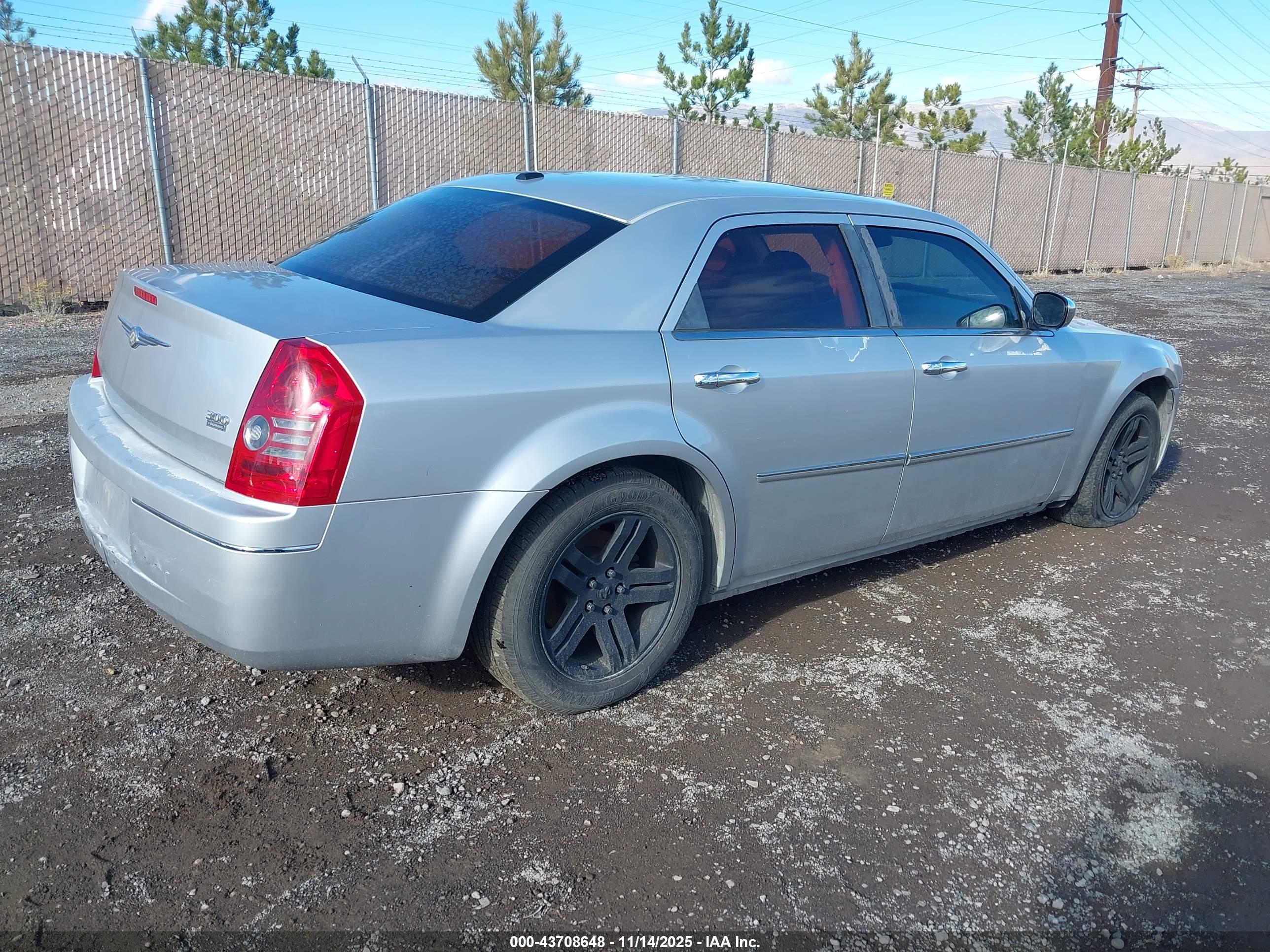 CHRYSLER 300 image 4