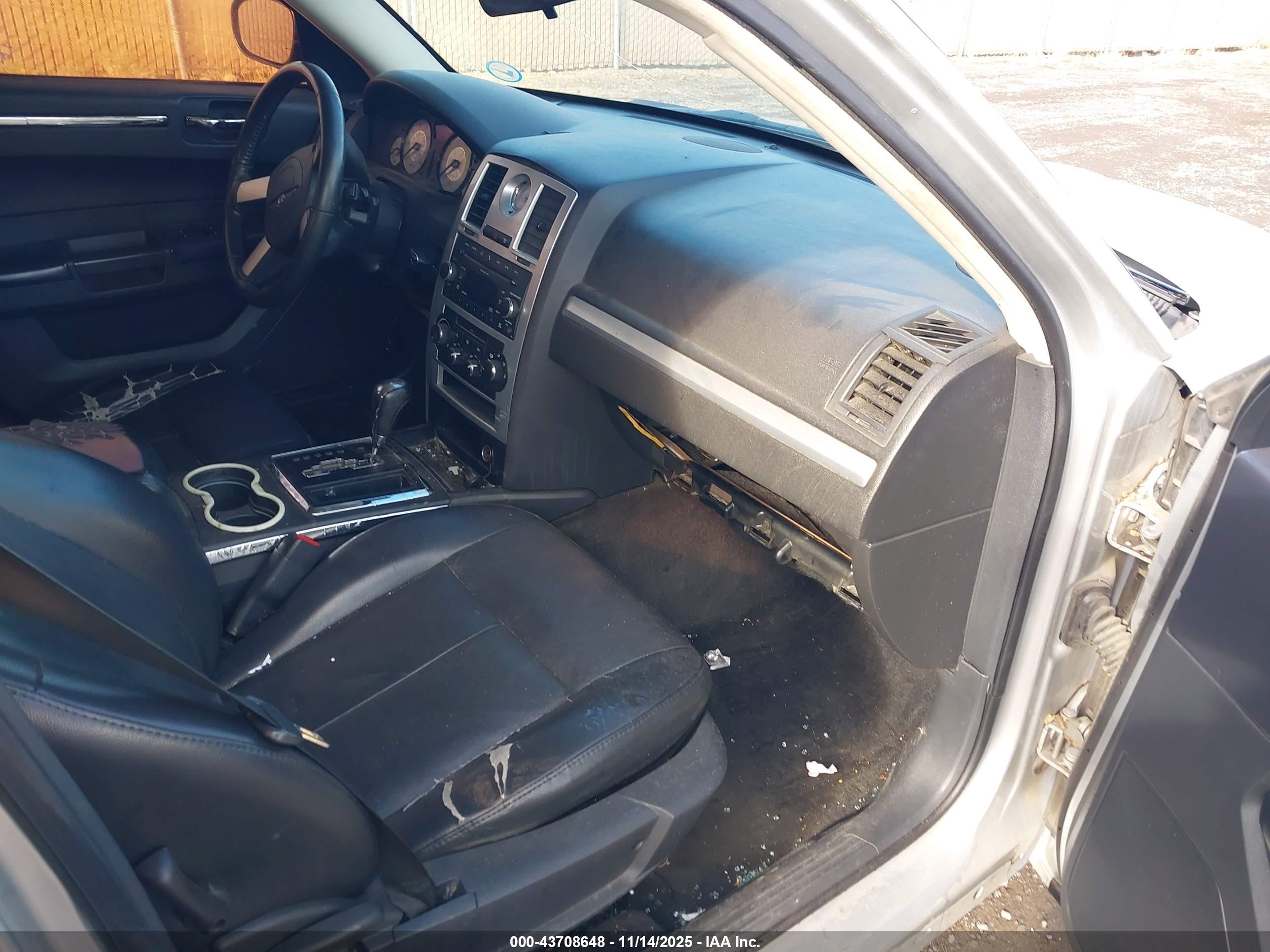 CHRYSLER 300 image 5