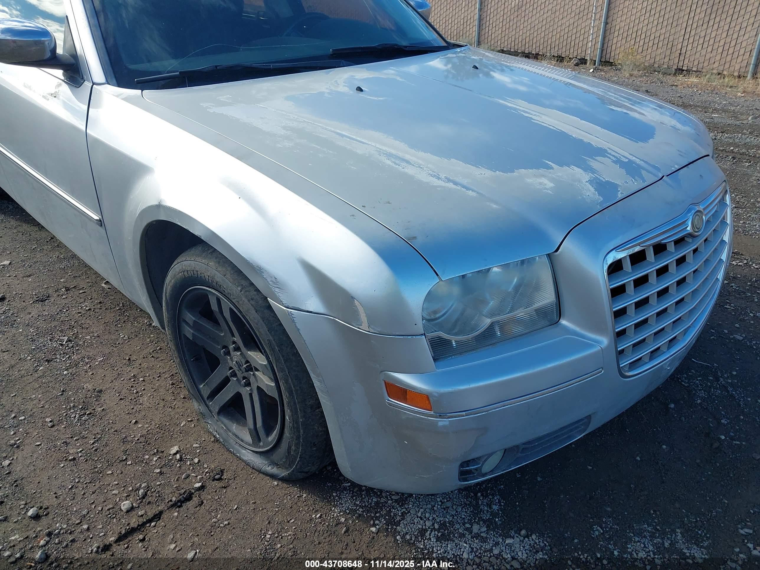 CHRYSLER 300 image 6