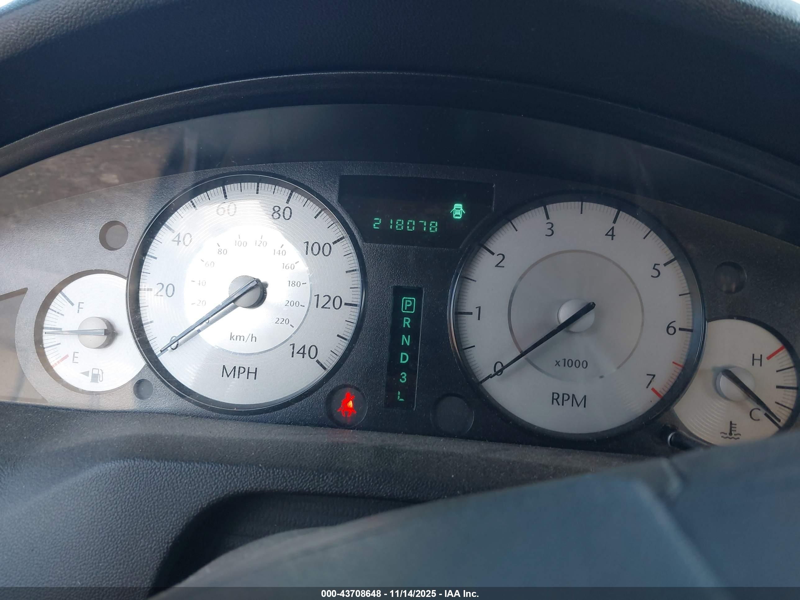 CHRYSLER 300 image 7