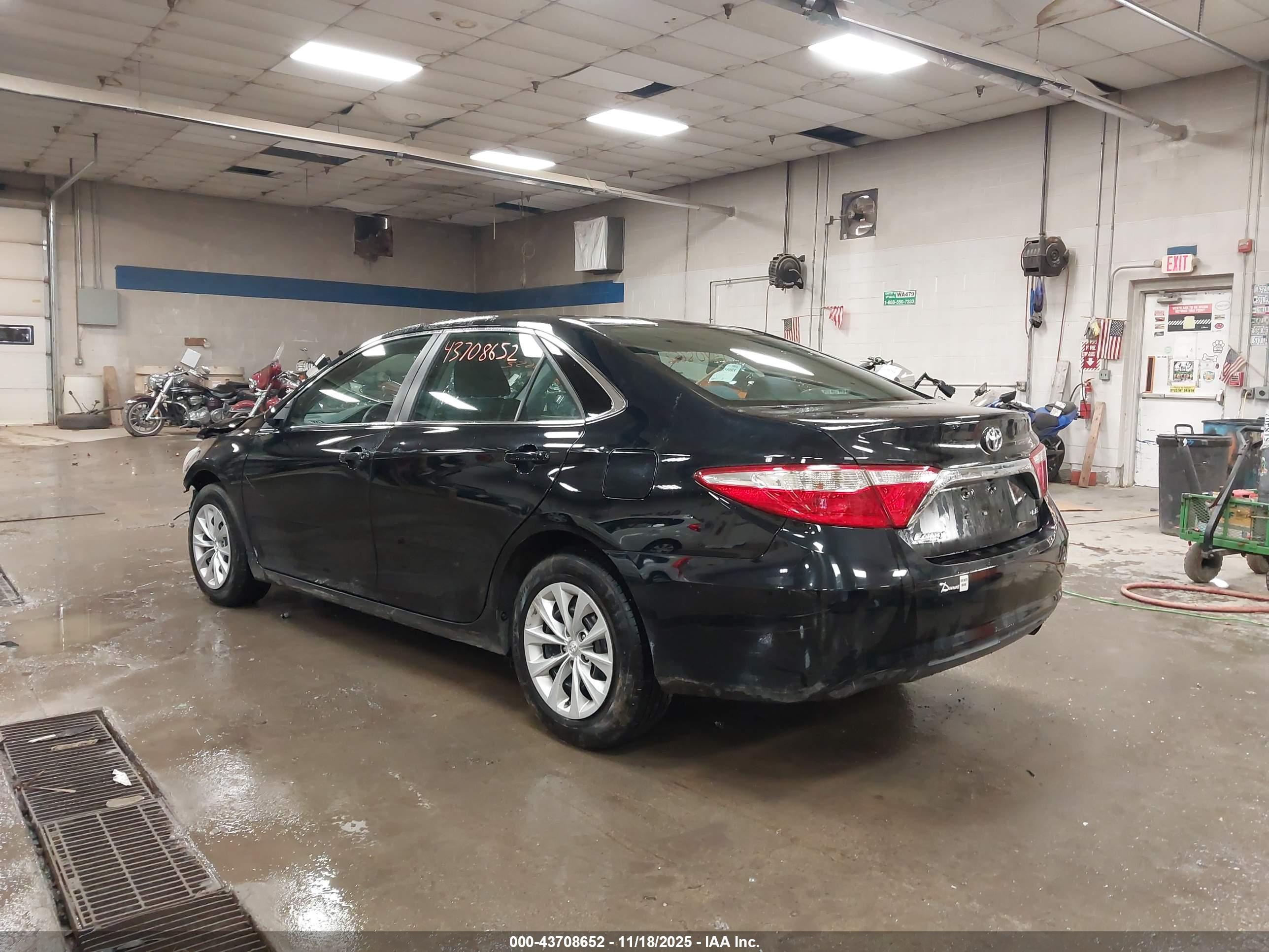 TOYOTA CAMRY image 3