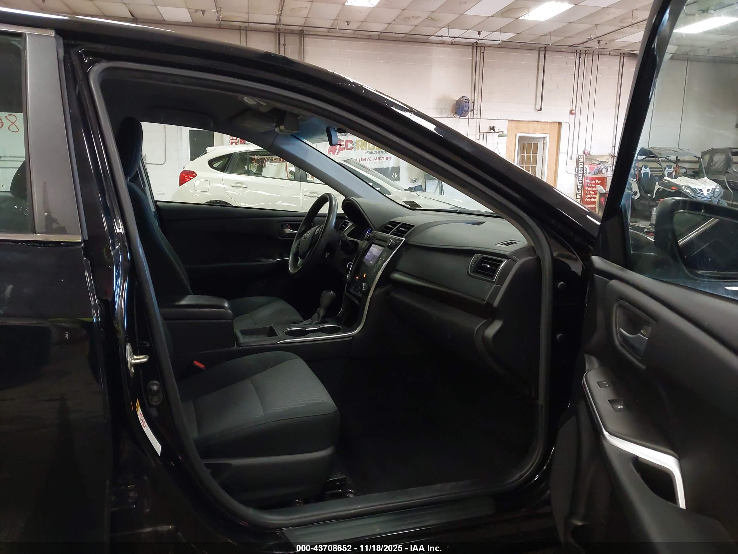 TOYOTA CAMRY image 5