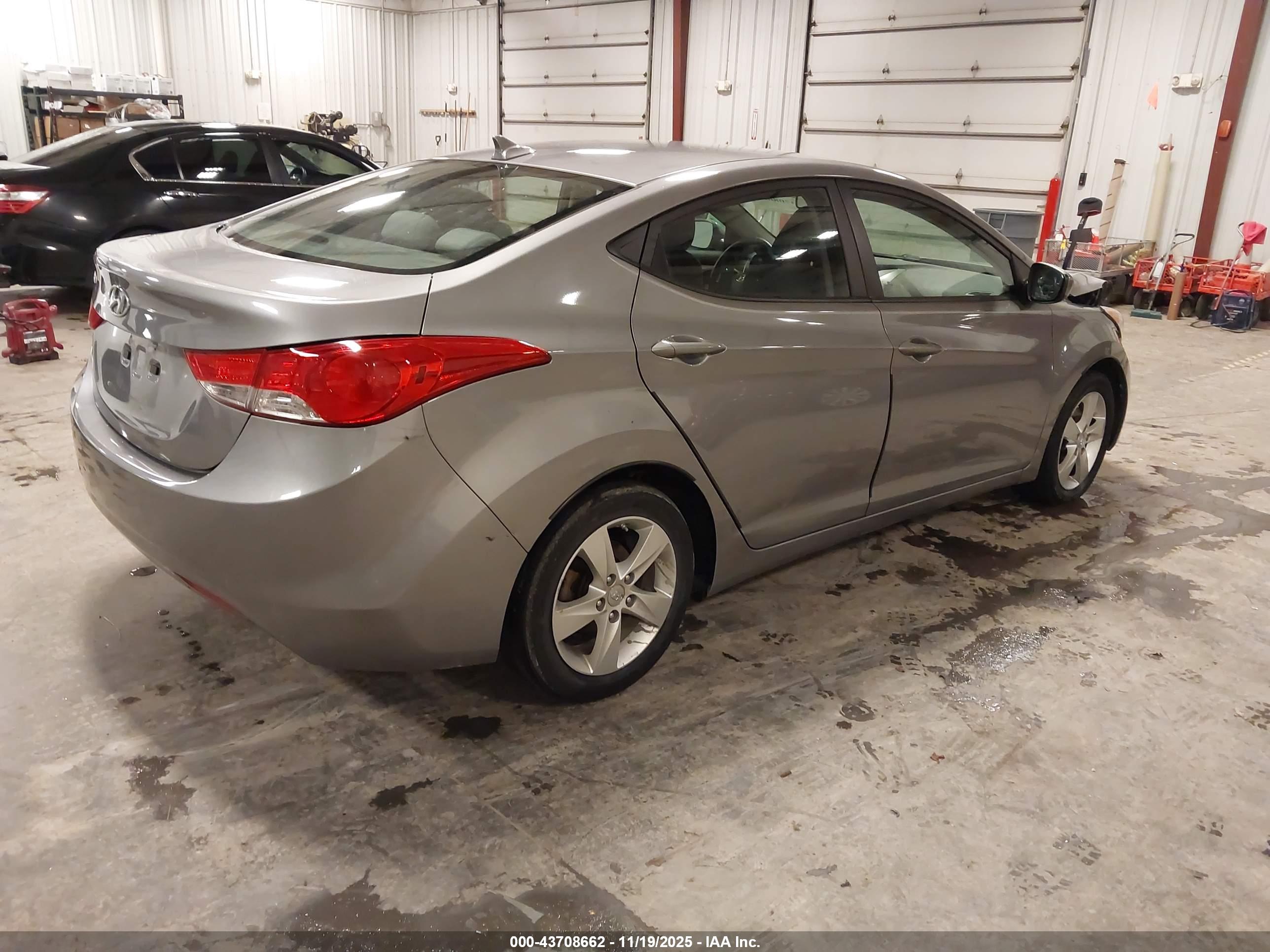 HYUNDAI ELANTRA image 4