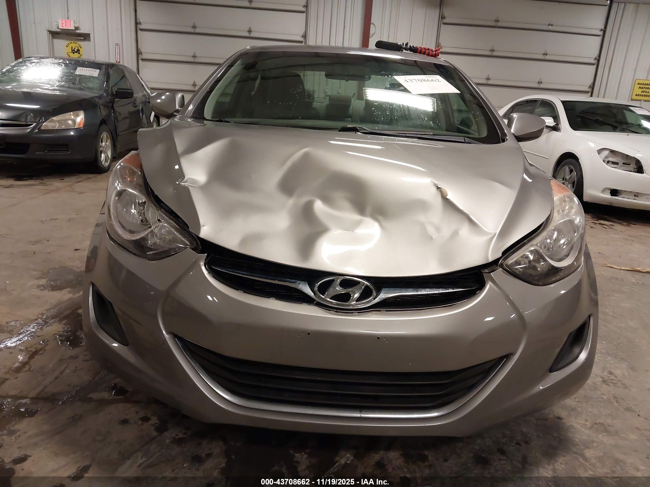HYUNDAI ELANTRA image 6