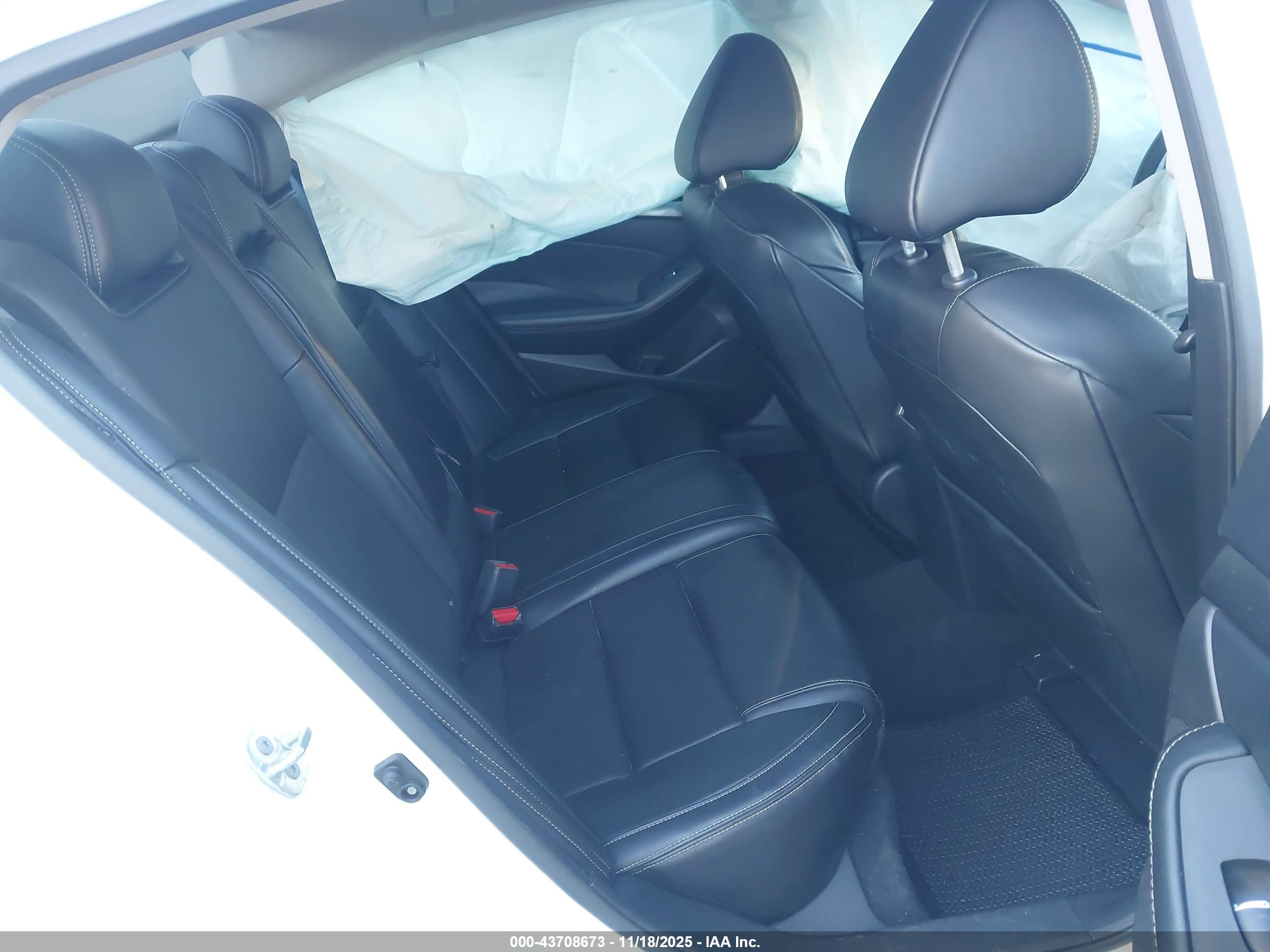 NISSAN MAXIMA image 8