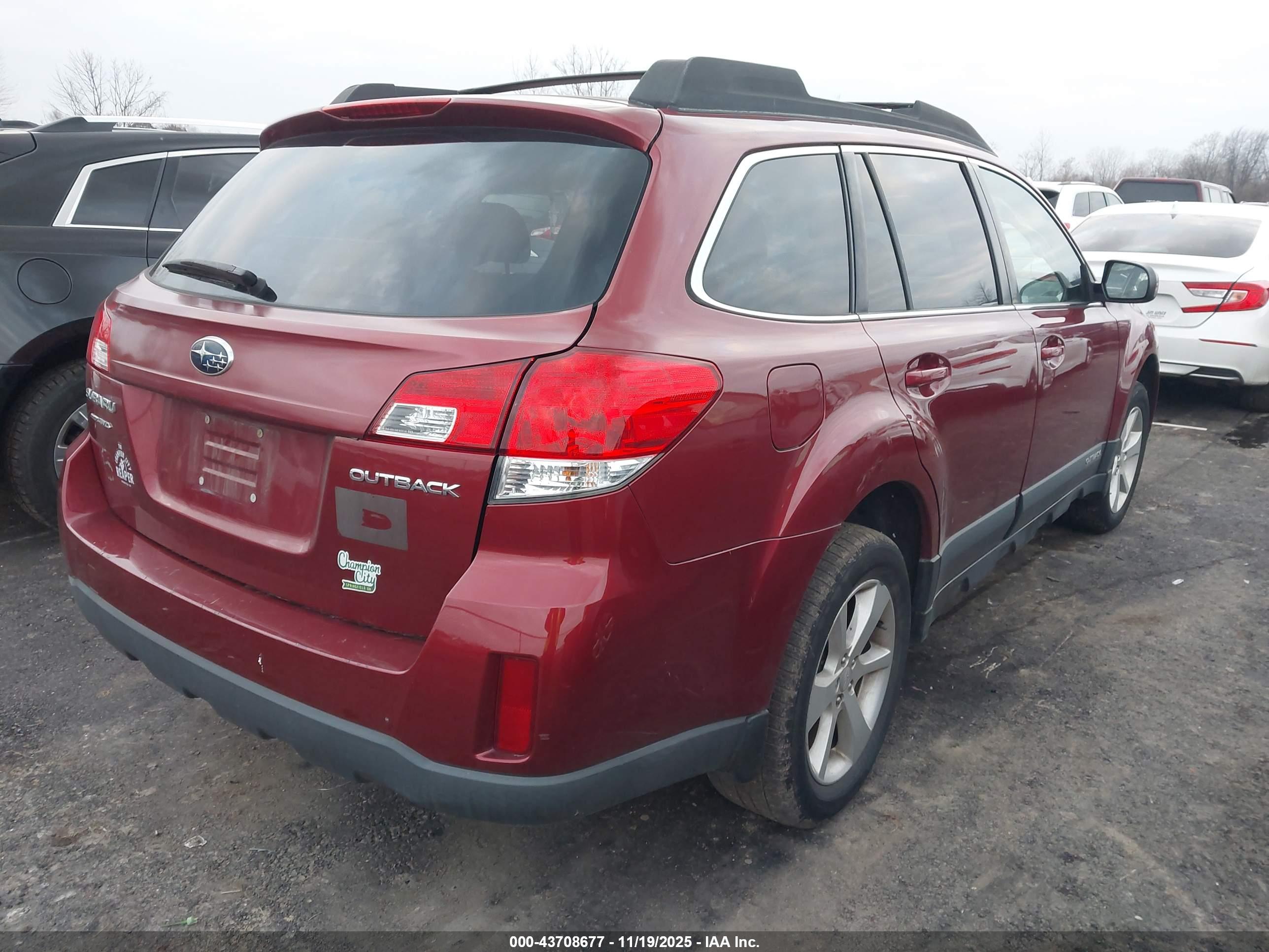 SUBARU OUTBACK image 4