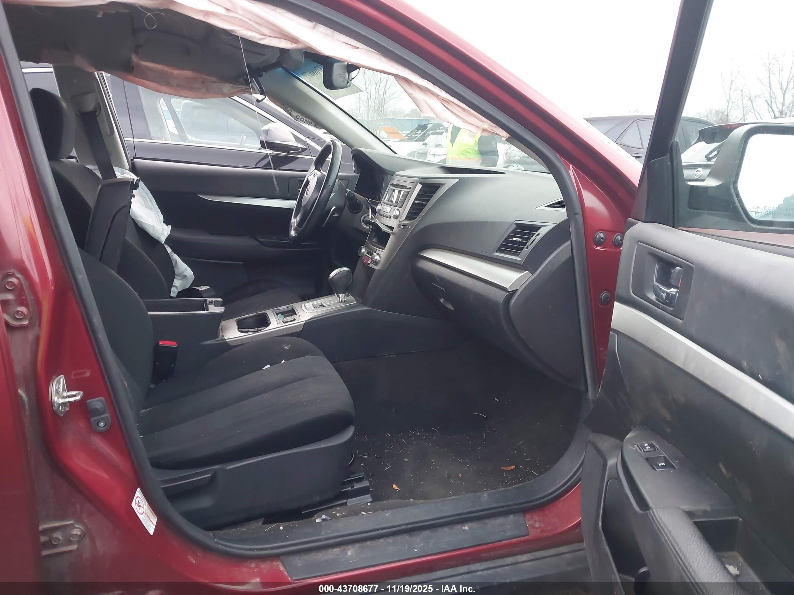 SUBARU OUTBACK image 5