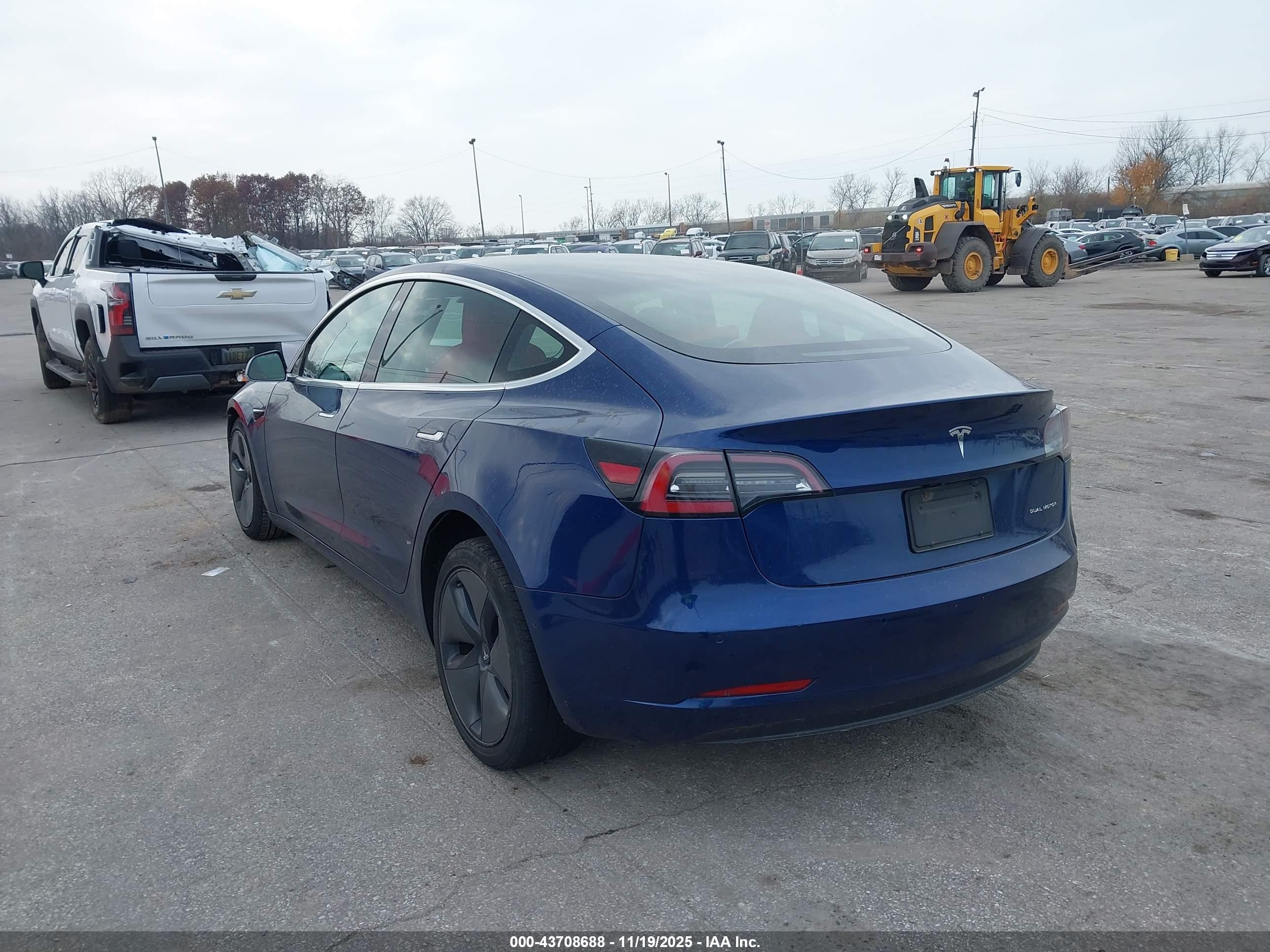 TESLA MODEL image 3