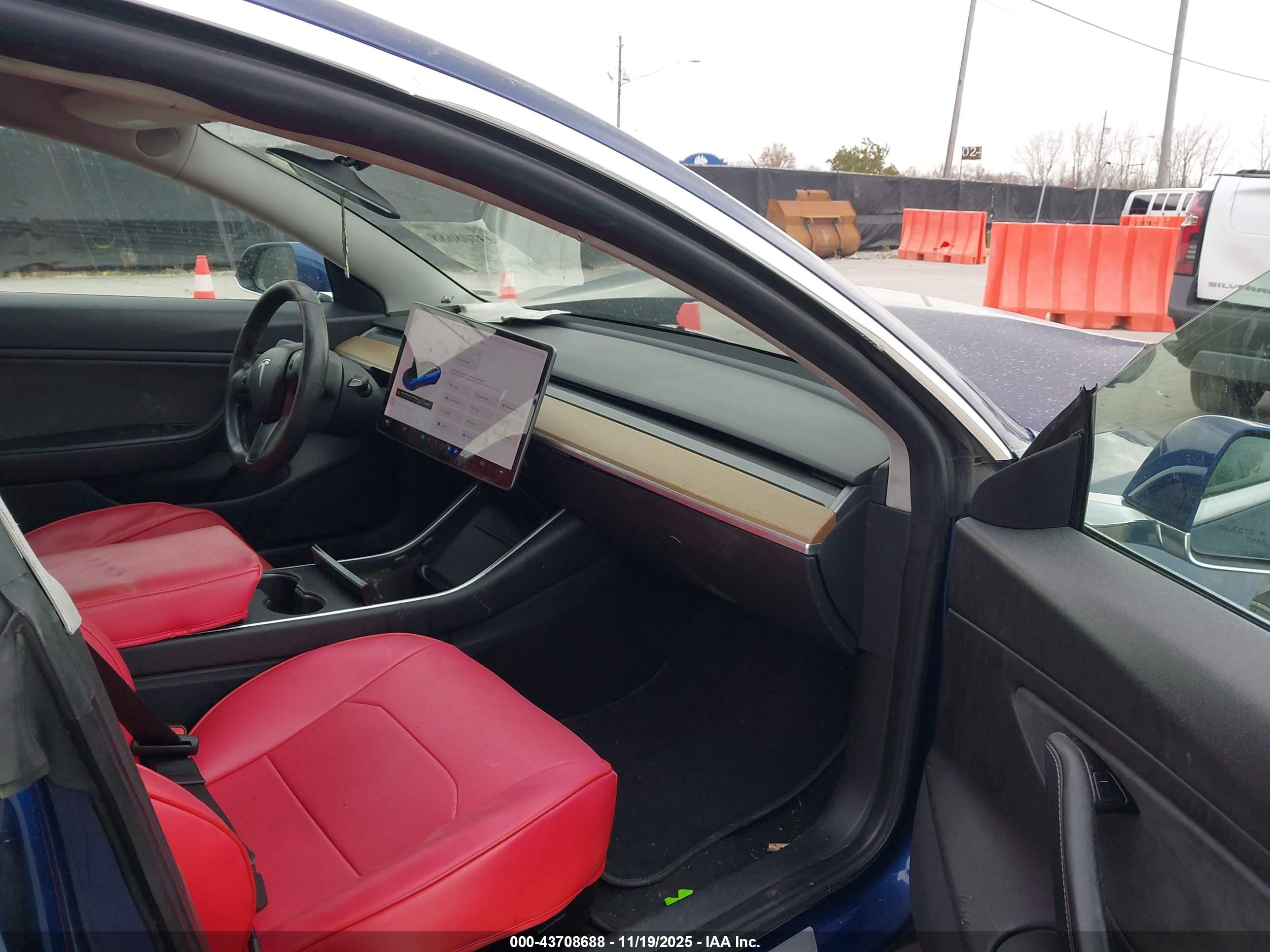 TESLA MODEL image 5