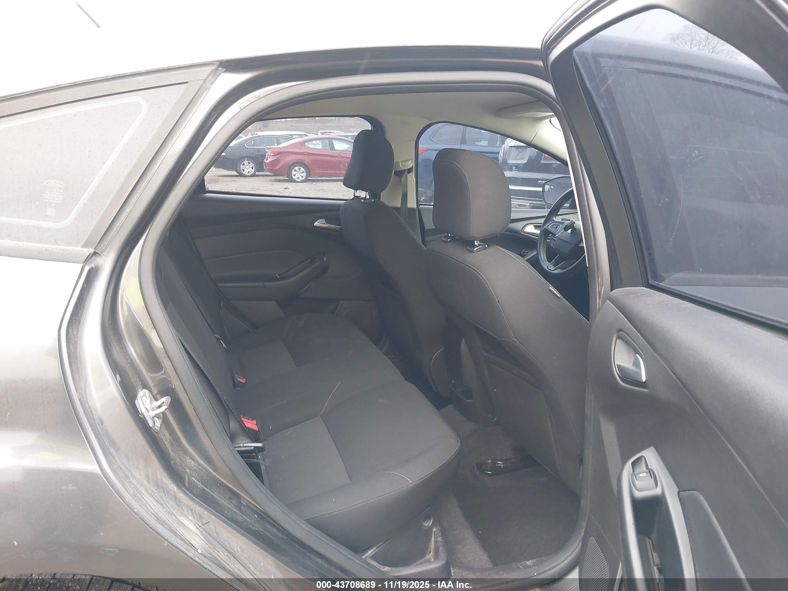 FORD FOCUS image 8