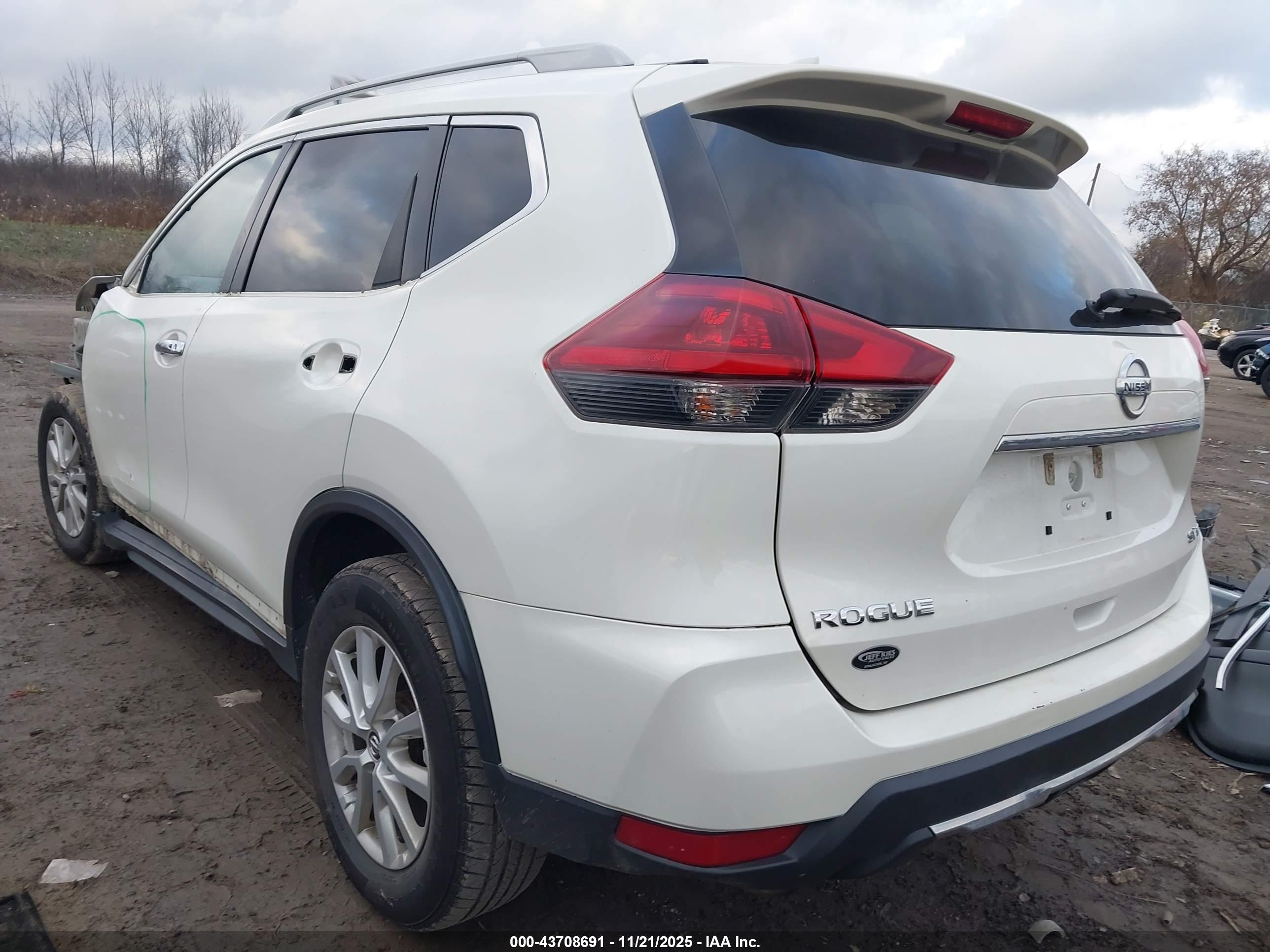 NISSAN ROGUE image 3