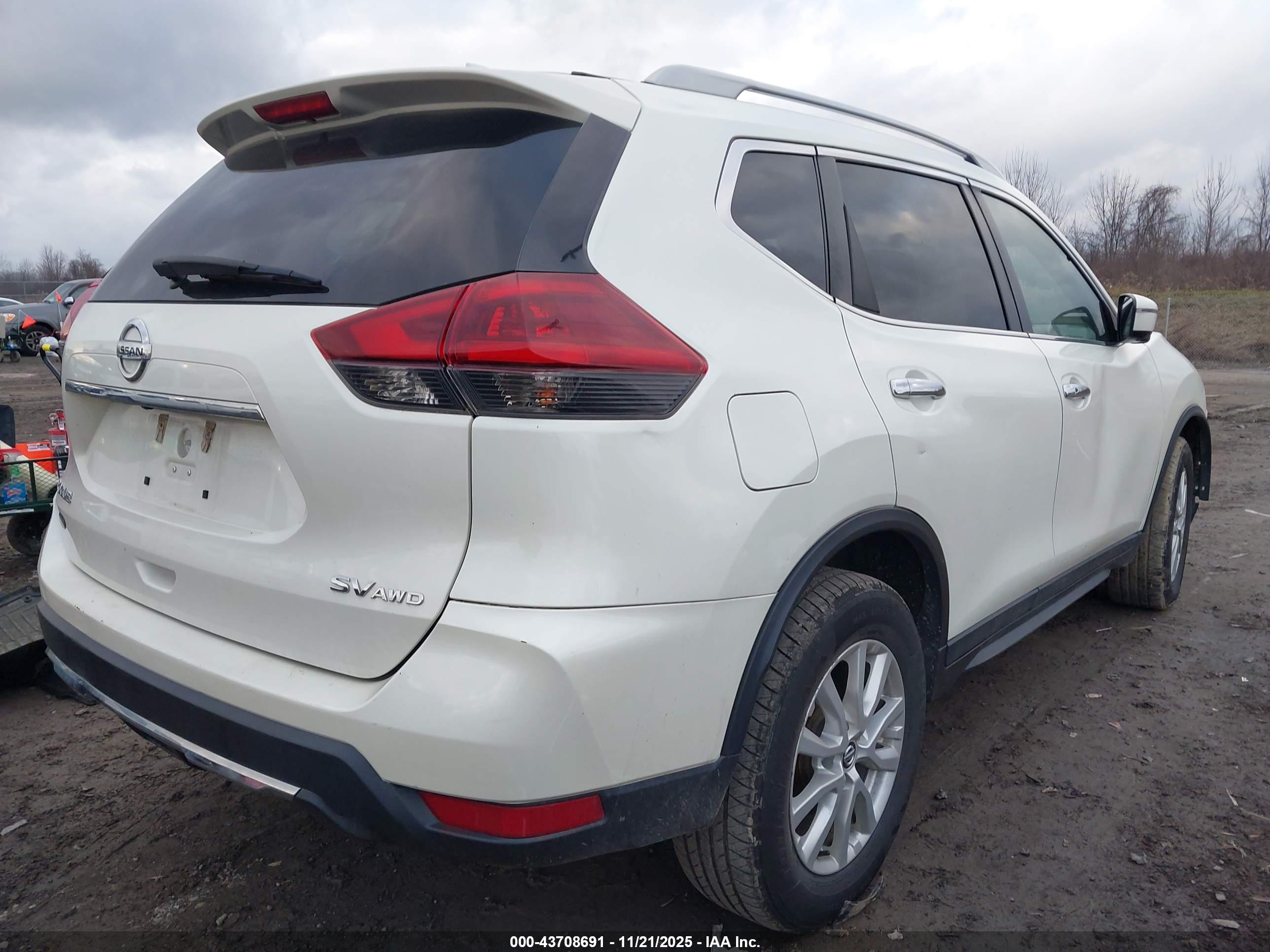 NISSAN ROGUE image 4