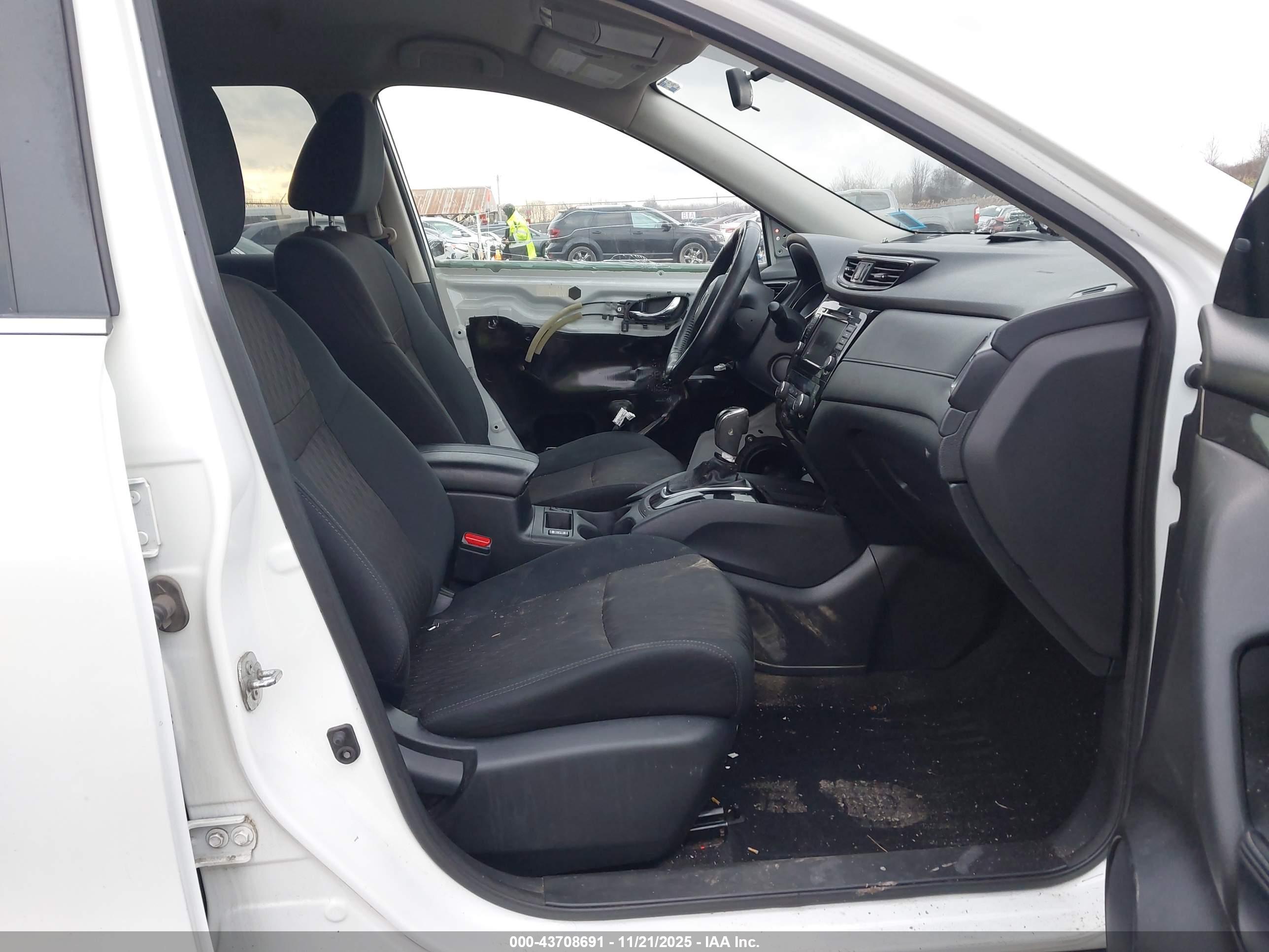 NISSAN ROGUE image 5