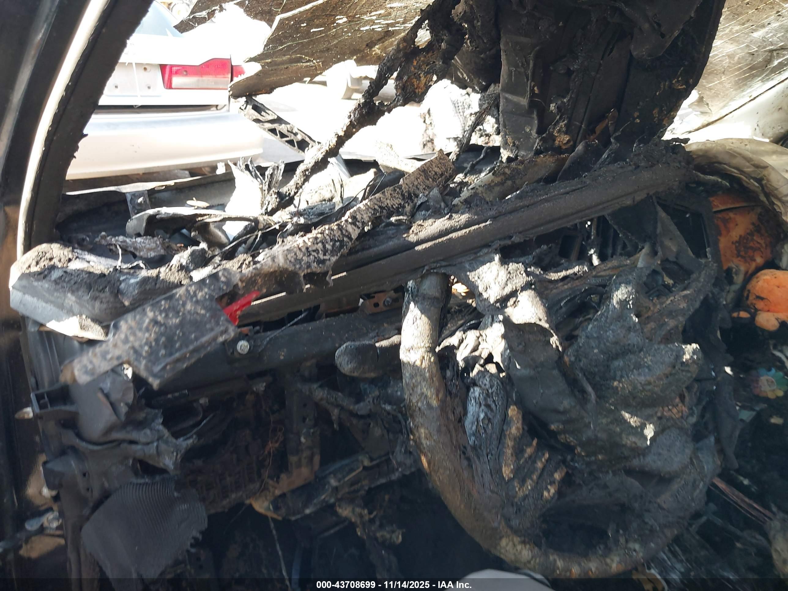 SUBARU FORESTER image 7