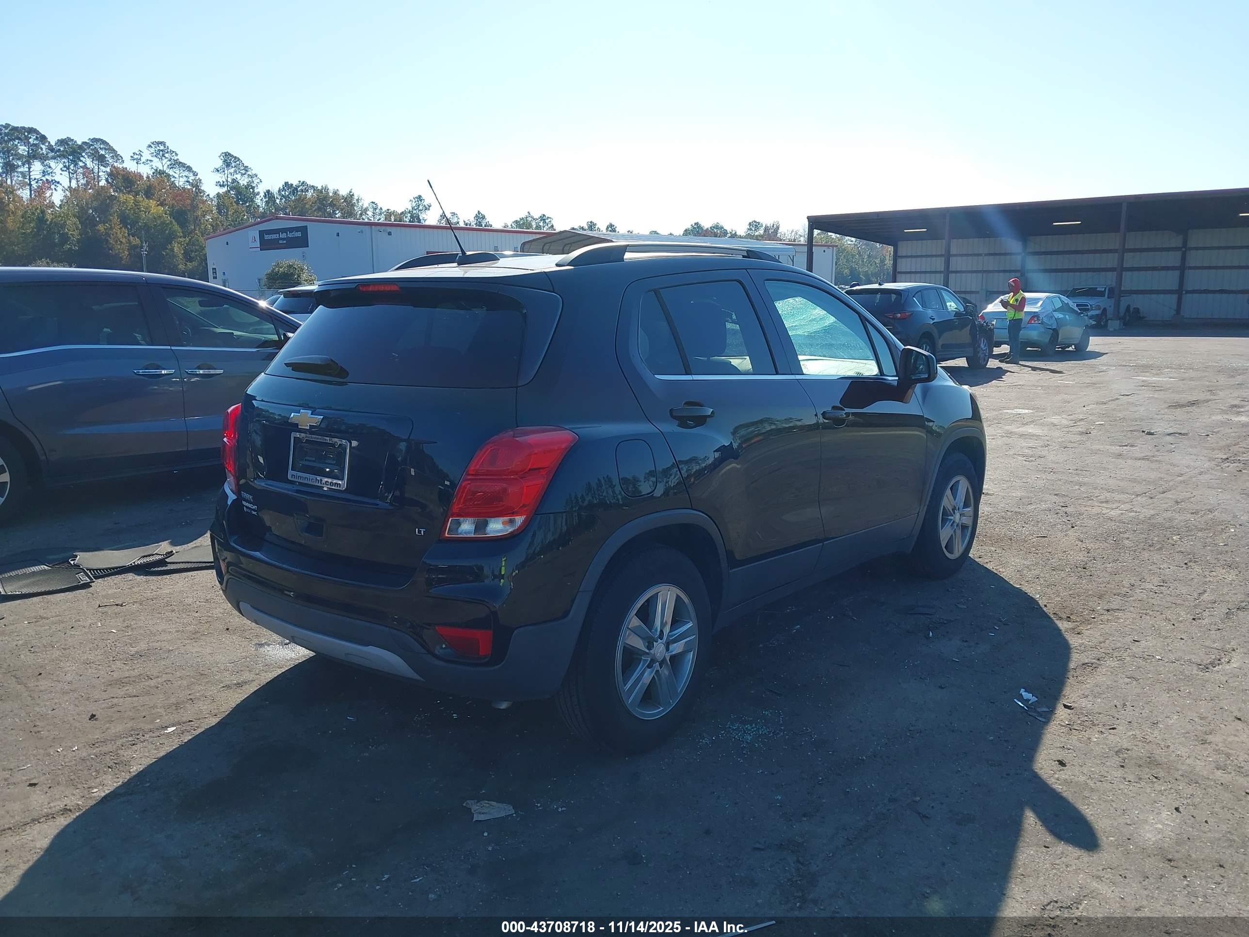 CHEVROLET TRAX image 4