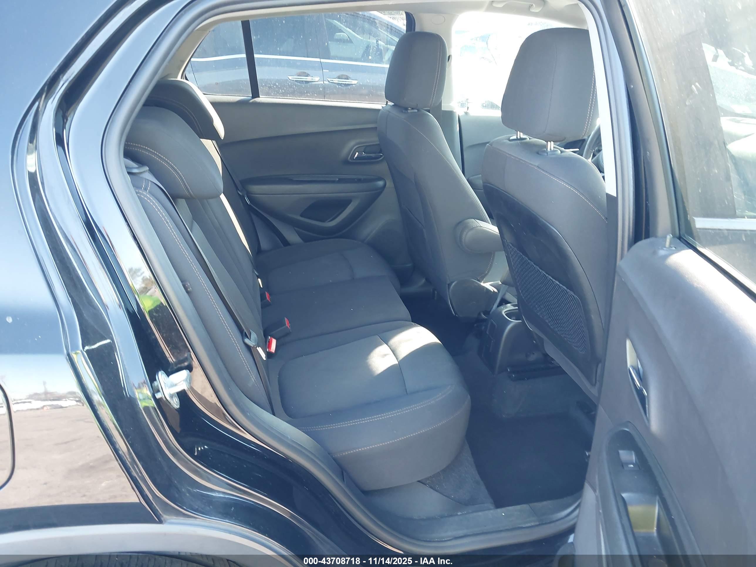 CHEVROLET TRAX image 8